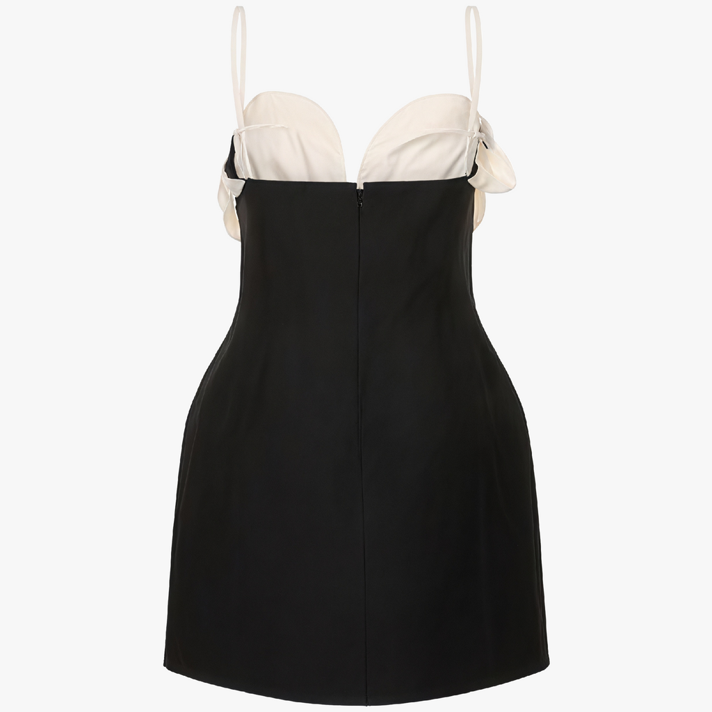 Elegantes Kleid mit floralen Akzenten