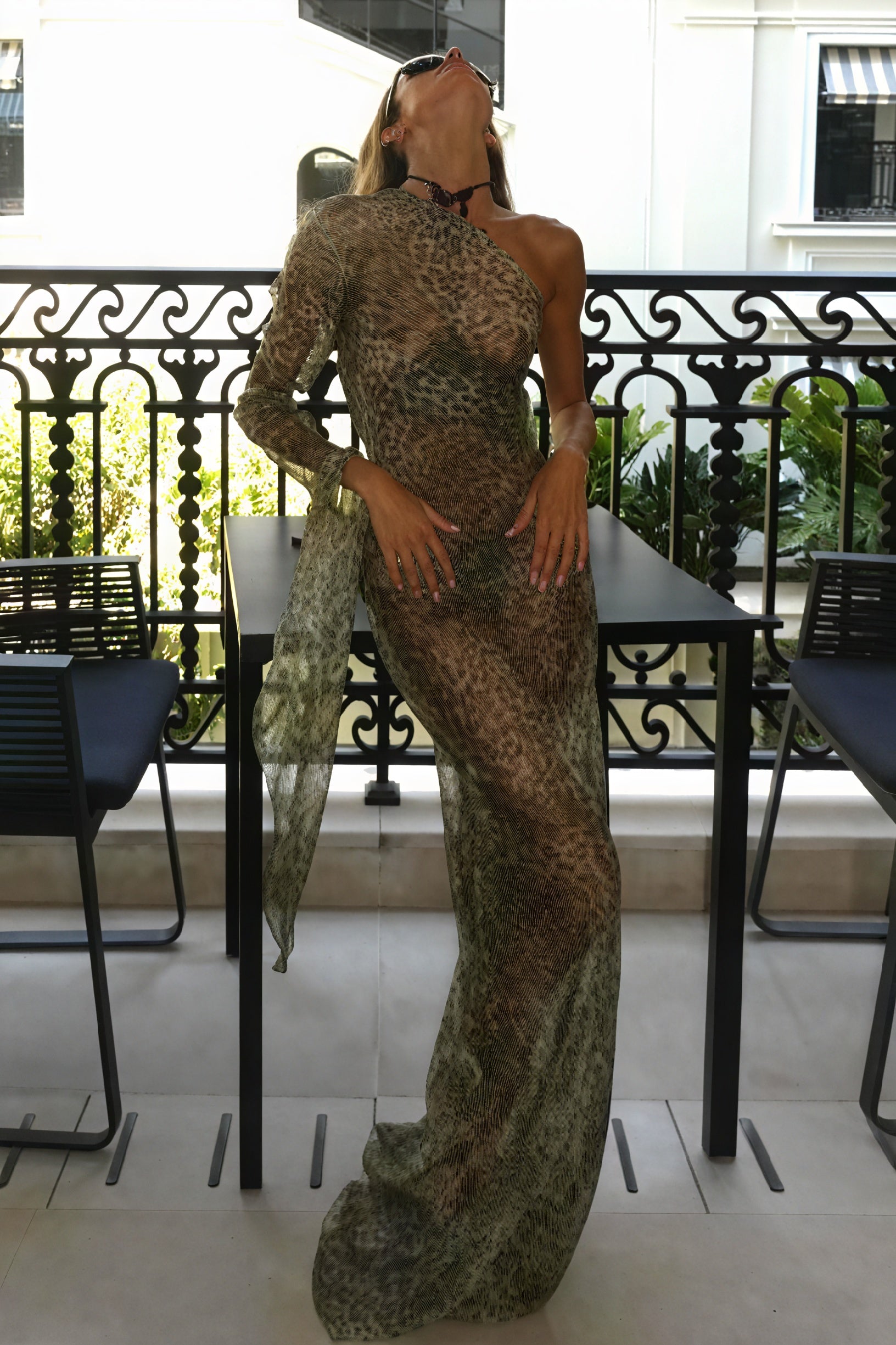 Fließendes One-Shoulder Kleid mit Animal Print