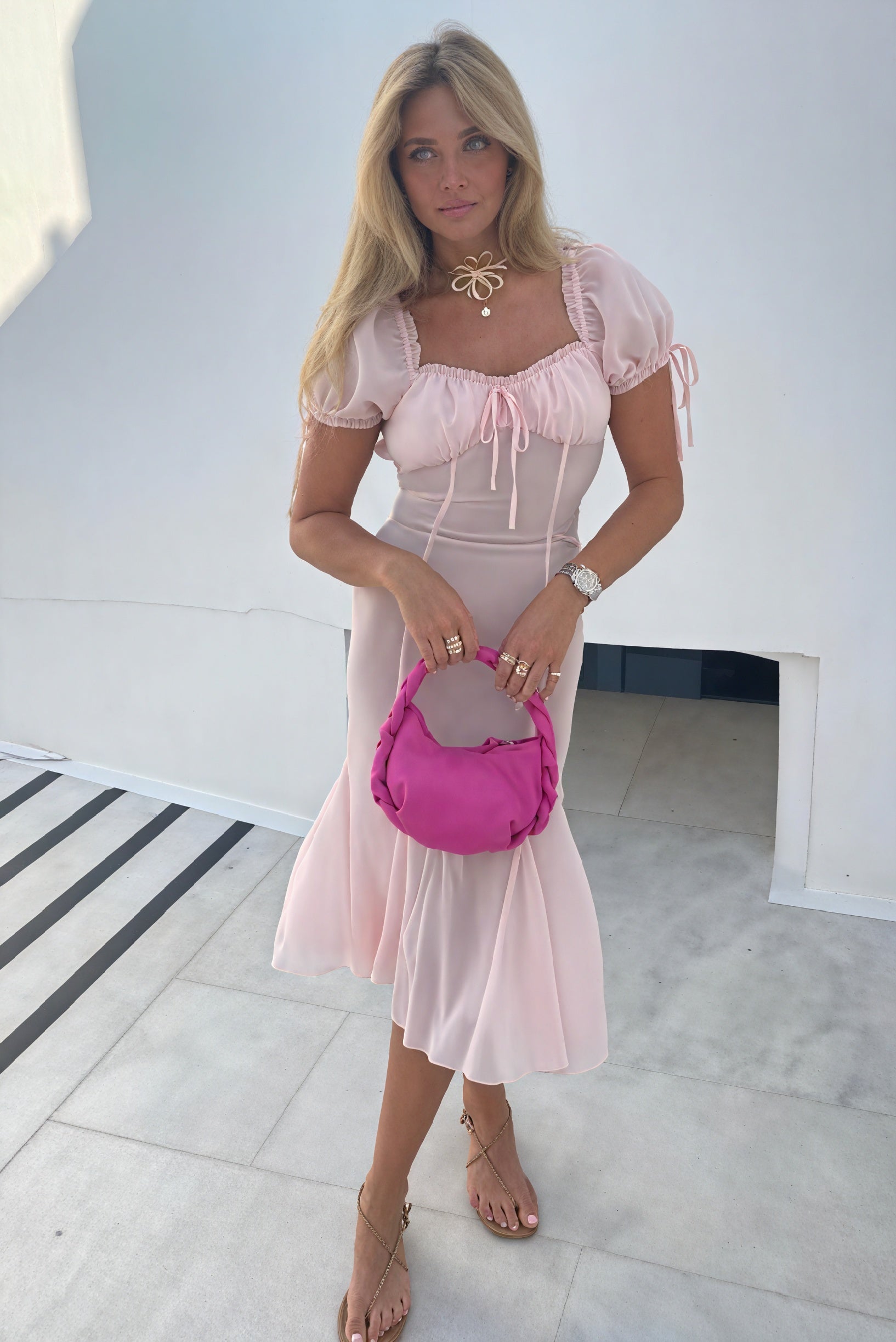 Elegantes Midikleid mit Puffärmeln