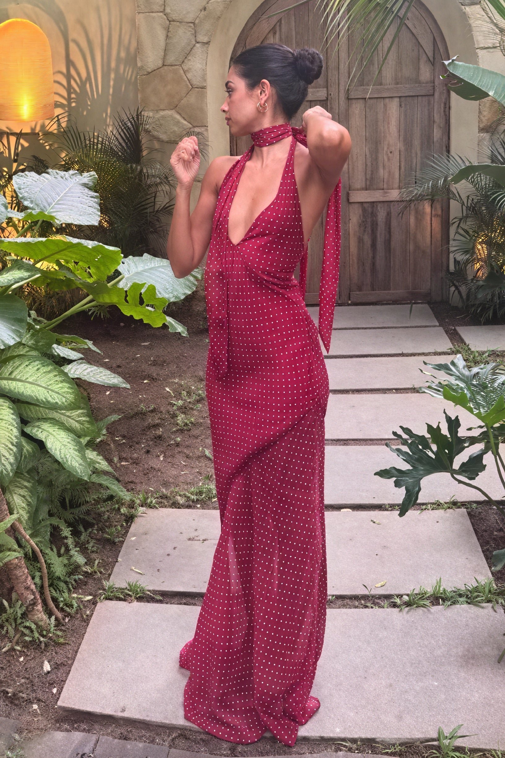 Fließendes Kleid mit offenem Rücken