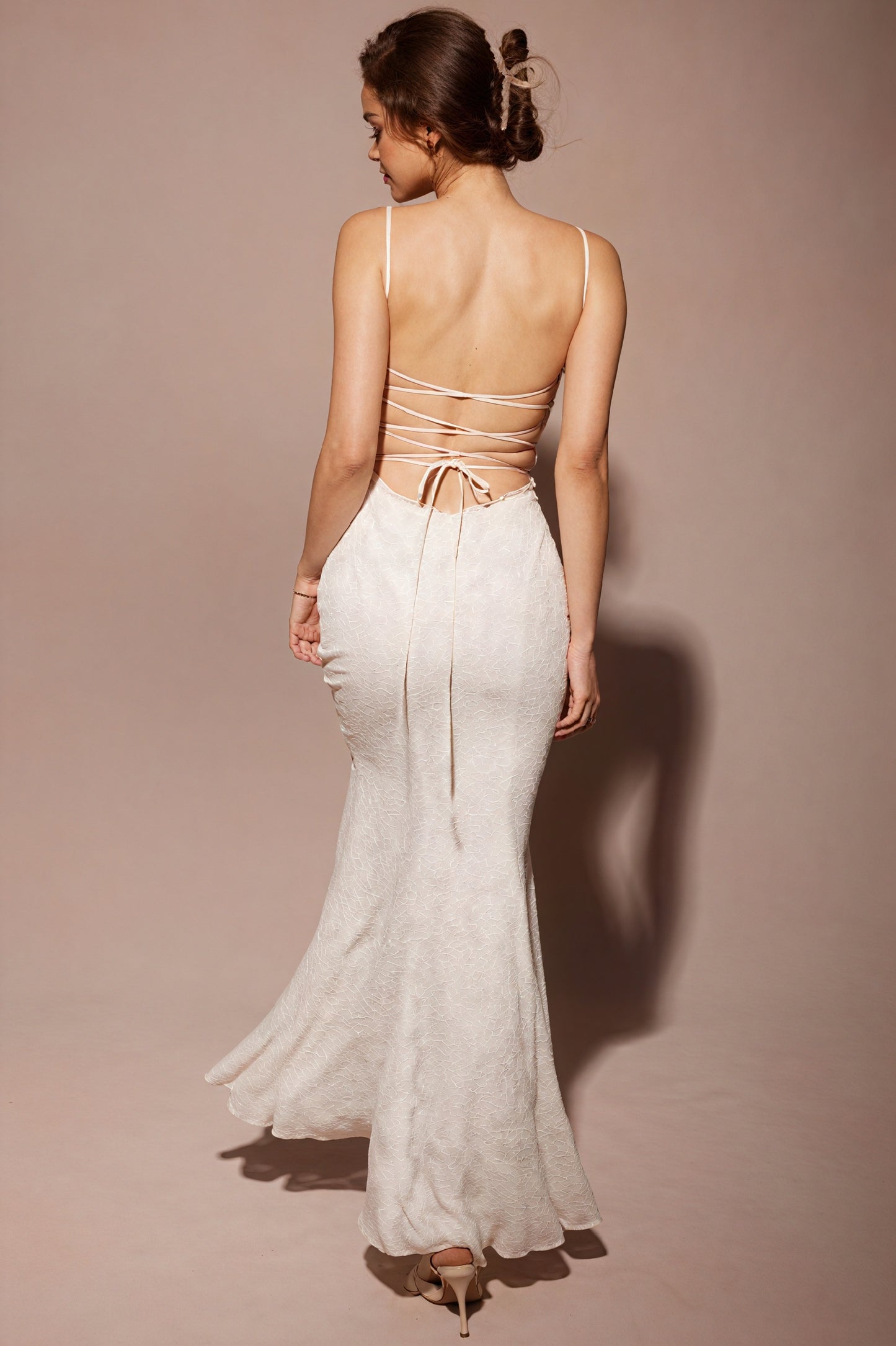 Anmutiges, langes Kleid mit feinen Trägern