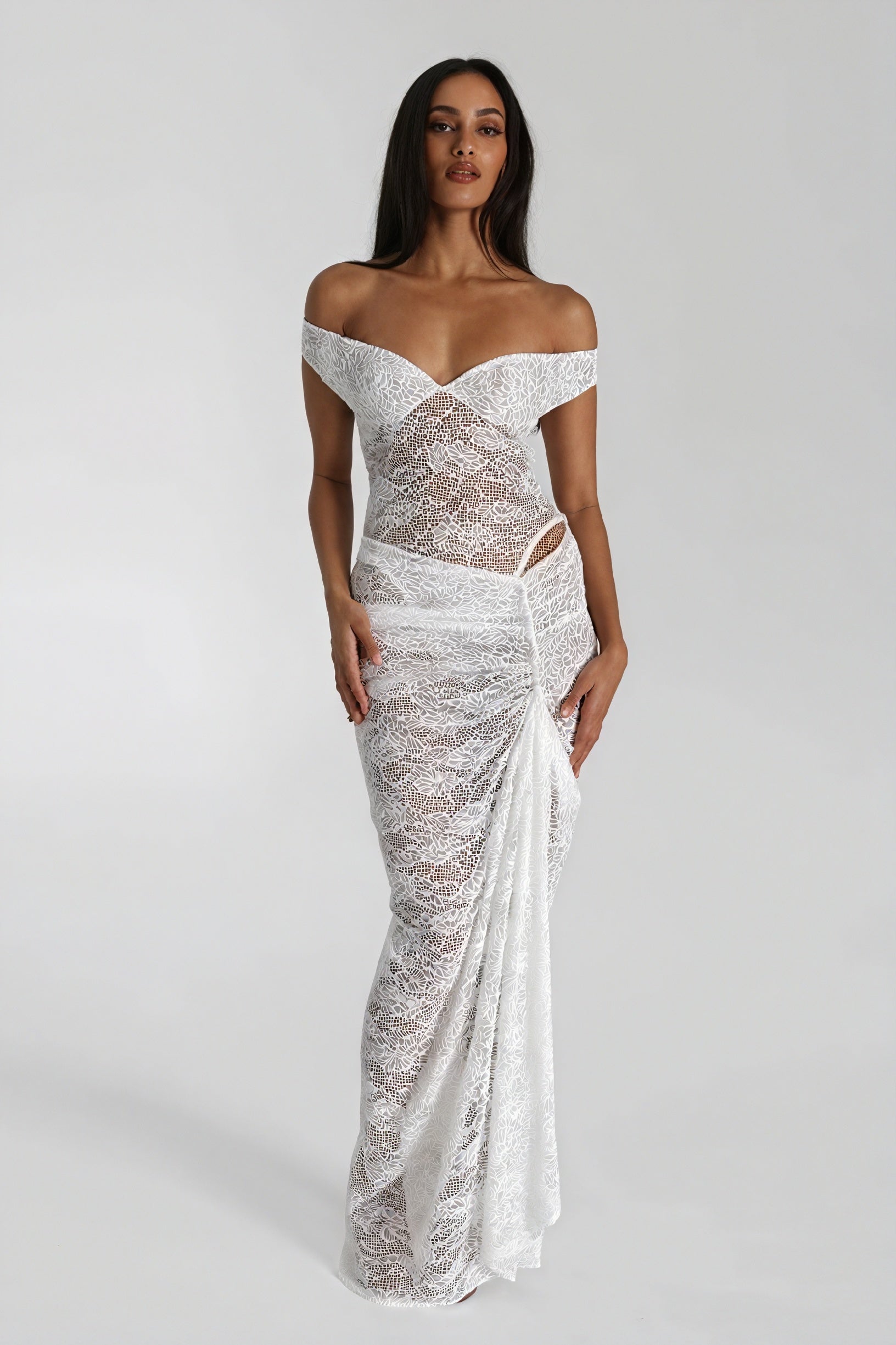 Anmutiges Kleid mit zarter Spitze