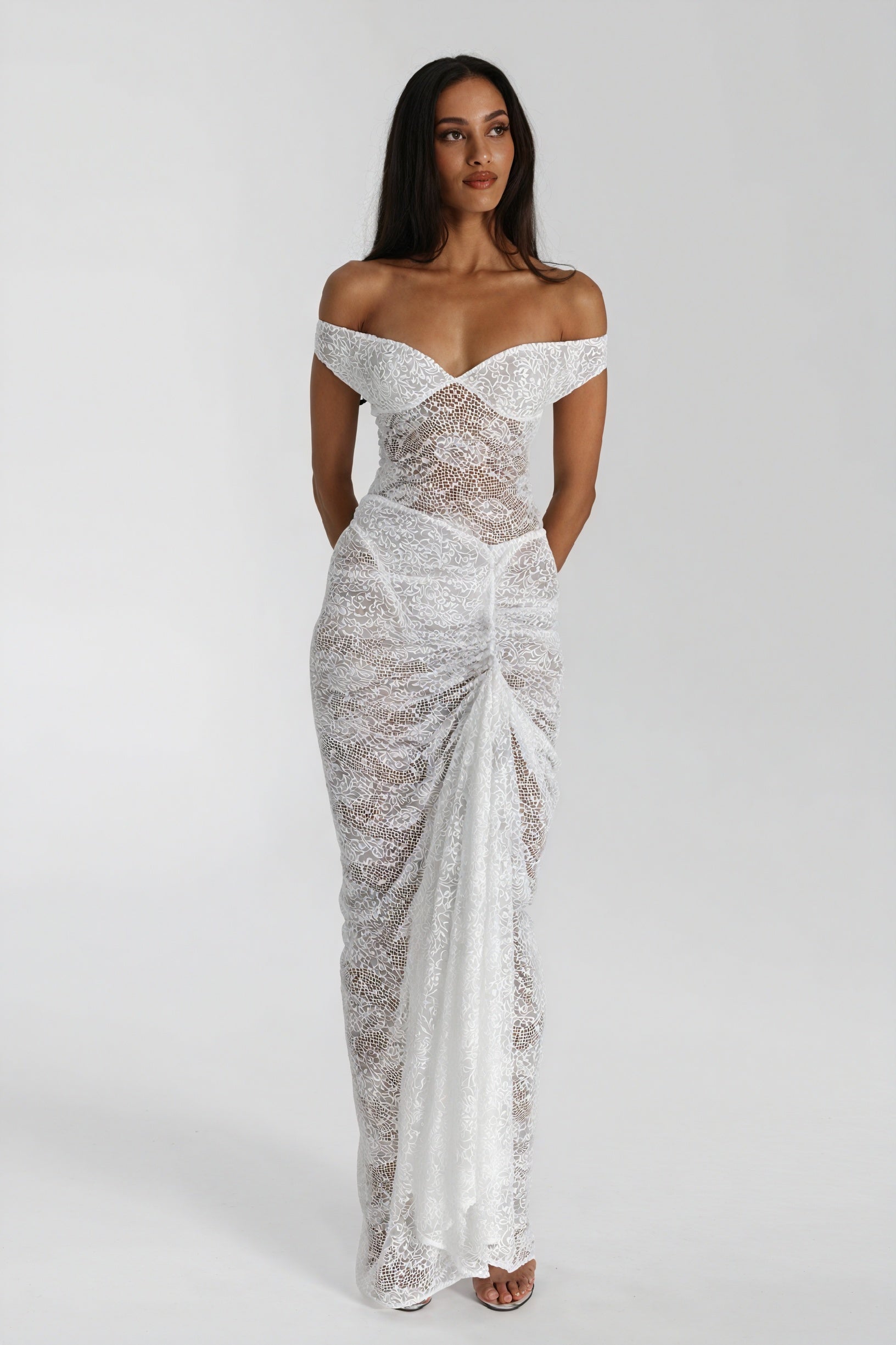 Anmutiges Kleid mit zarter Spitze