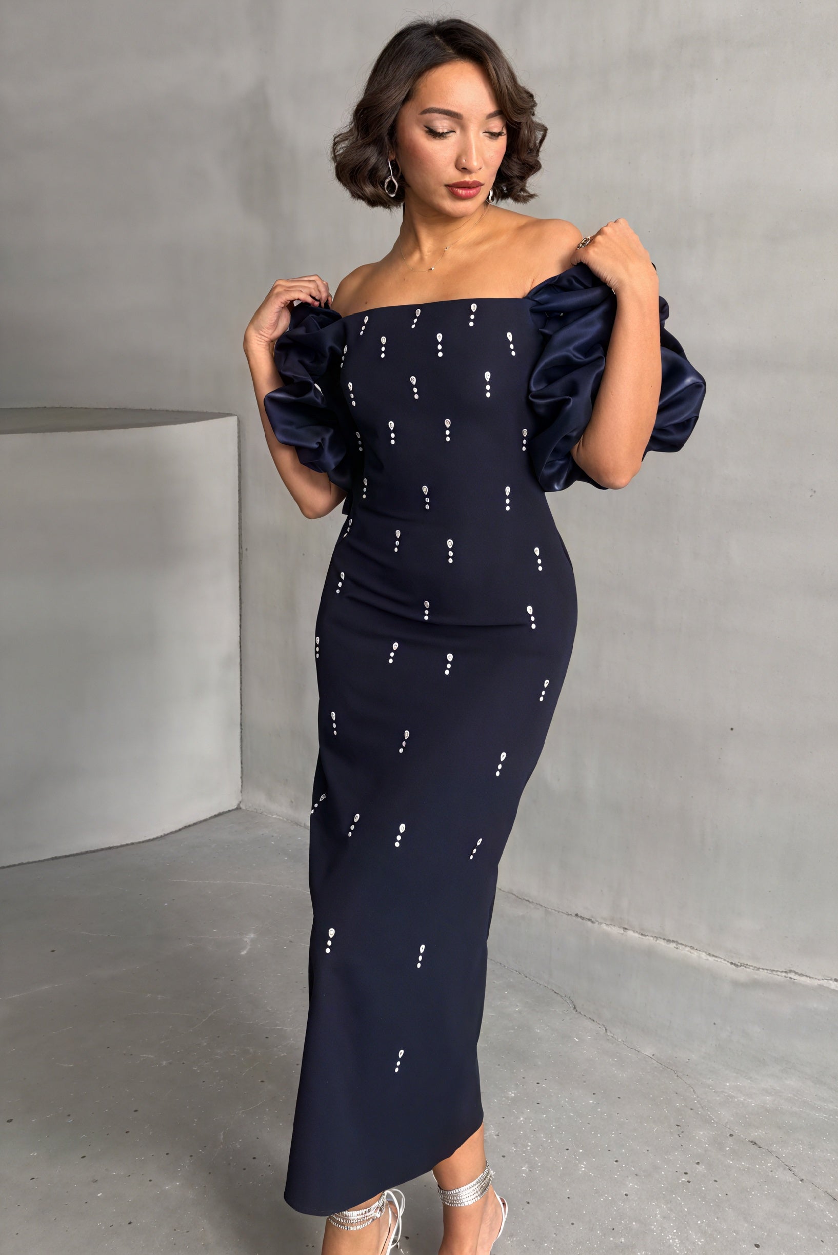 Elegantes Kleid mit Puffärmeln & Details