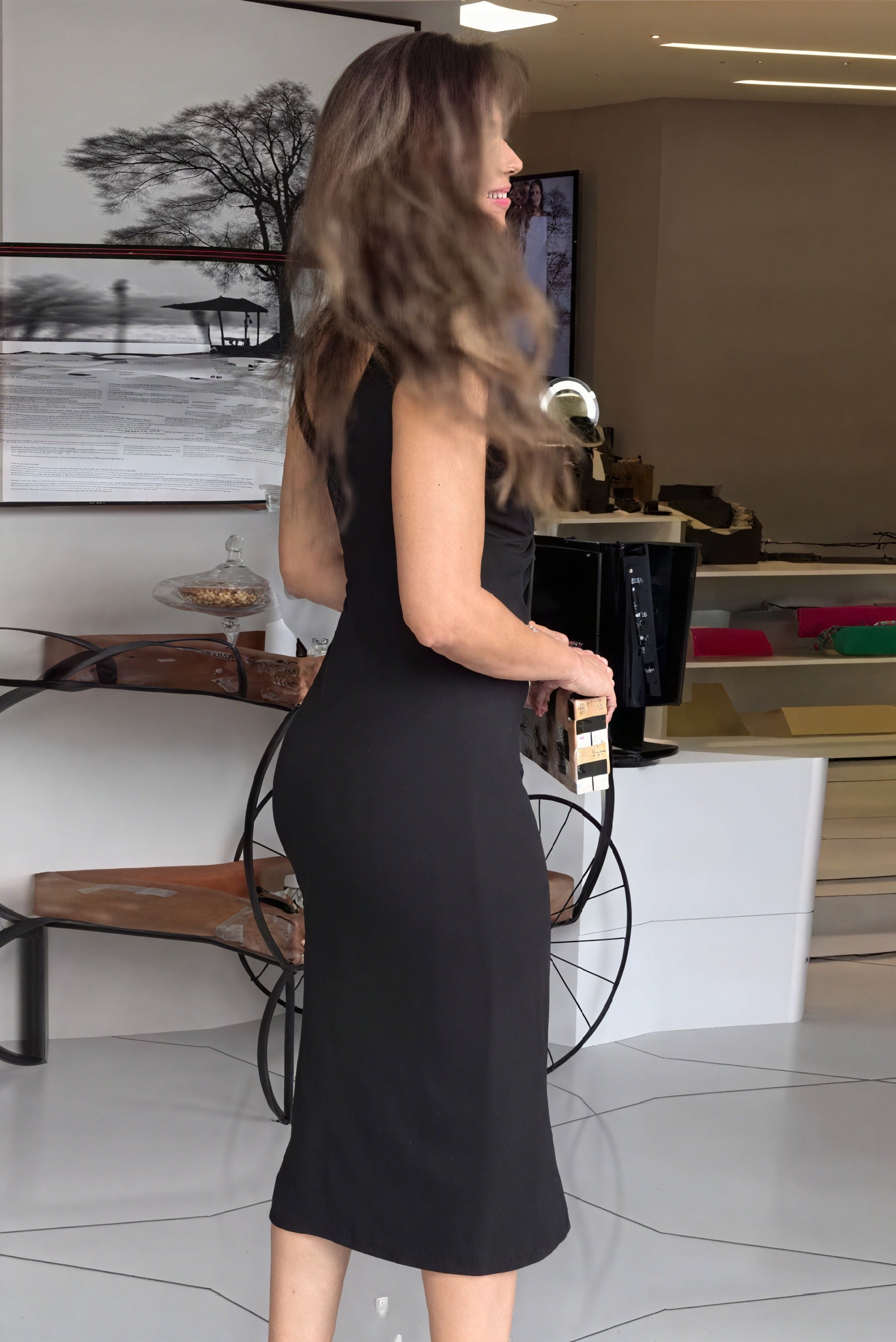 Figurbetontes Midikleid mit Knotendetail