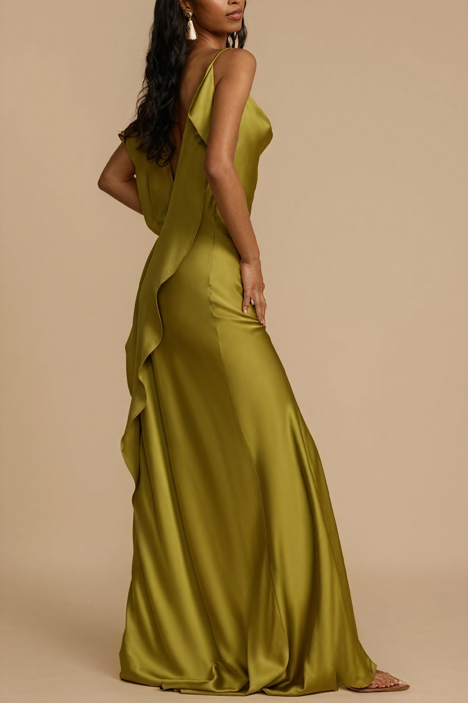 Fließendes Kleid mit hohem Schlitz