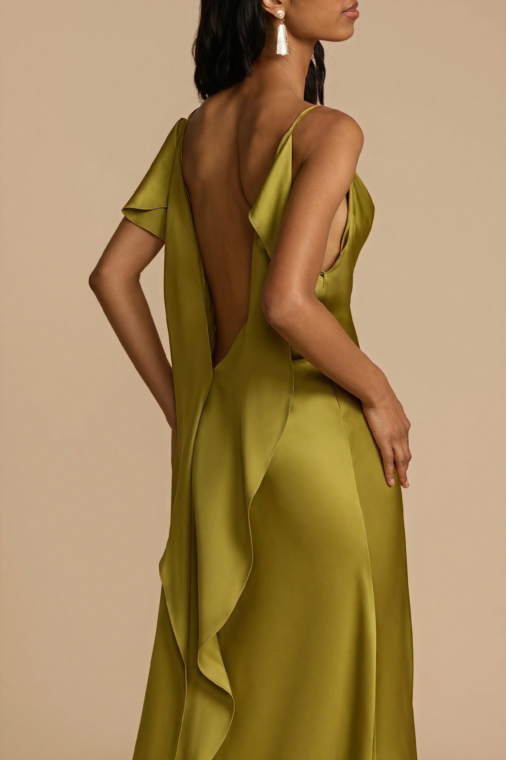 Fließendes Kleid mit hohem Schlitz