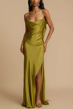 Fließendes Kleid mit hohem Schlitz