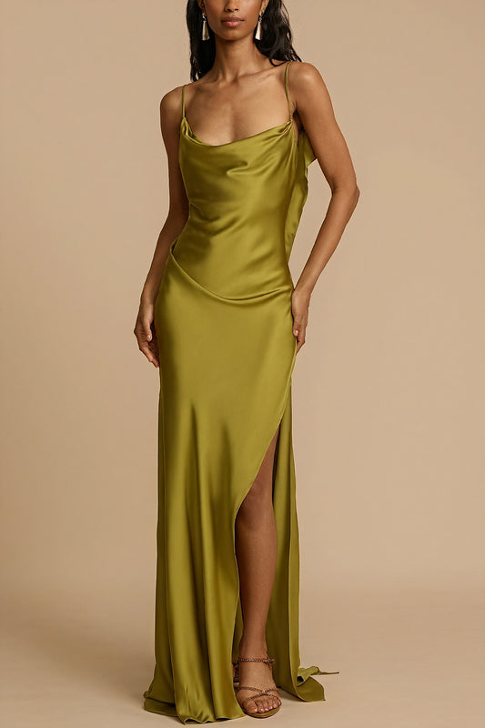 Fließendes Kleid mit hohem Schlitz