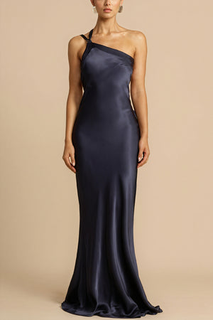 Fließendes Abendkleid mit asymmetrischem Schnitt