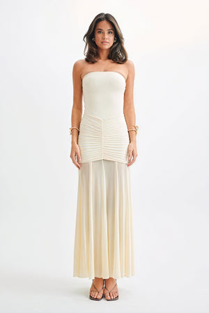 Fließendes, elegantes Maxikleid