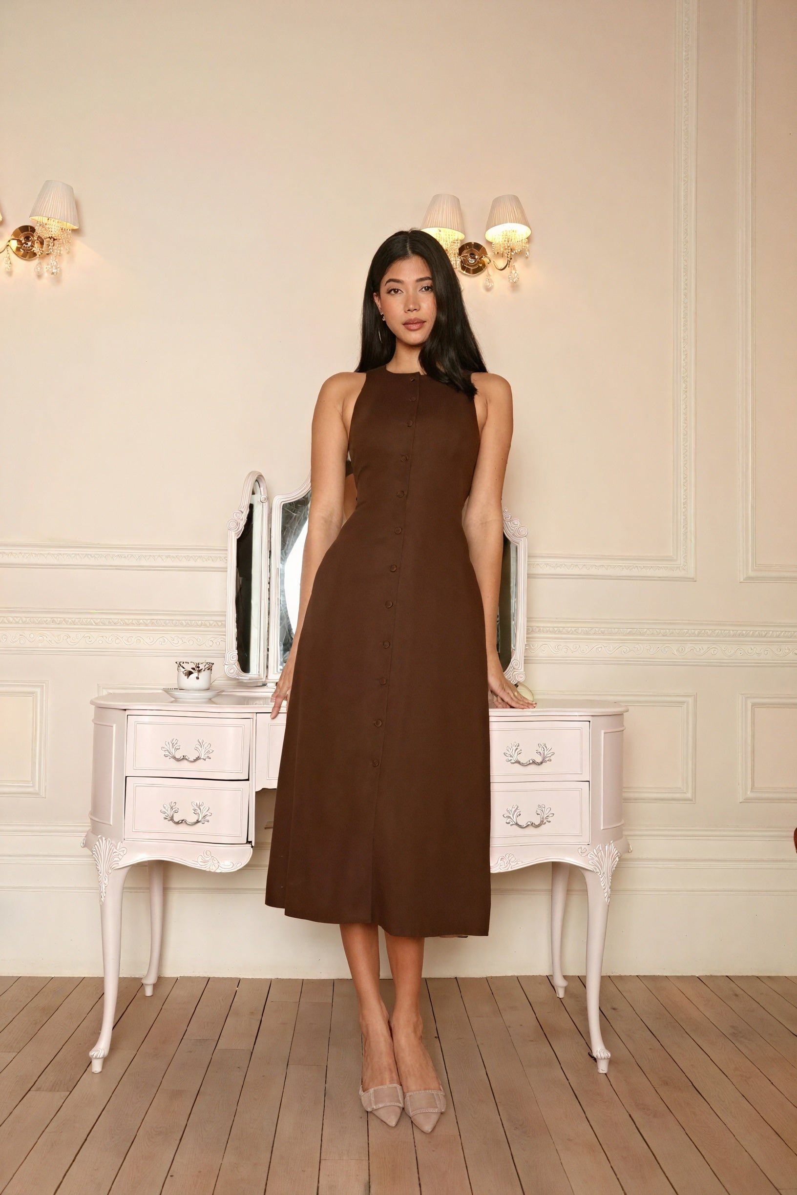 Ärmelloses Midi-Kleid mit Knopfleiste