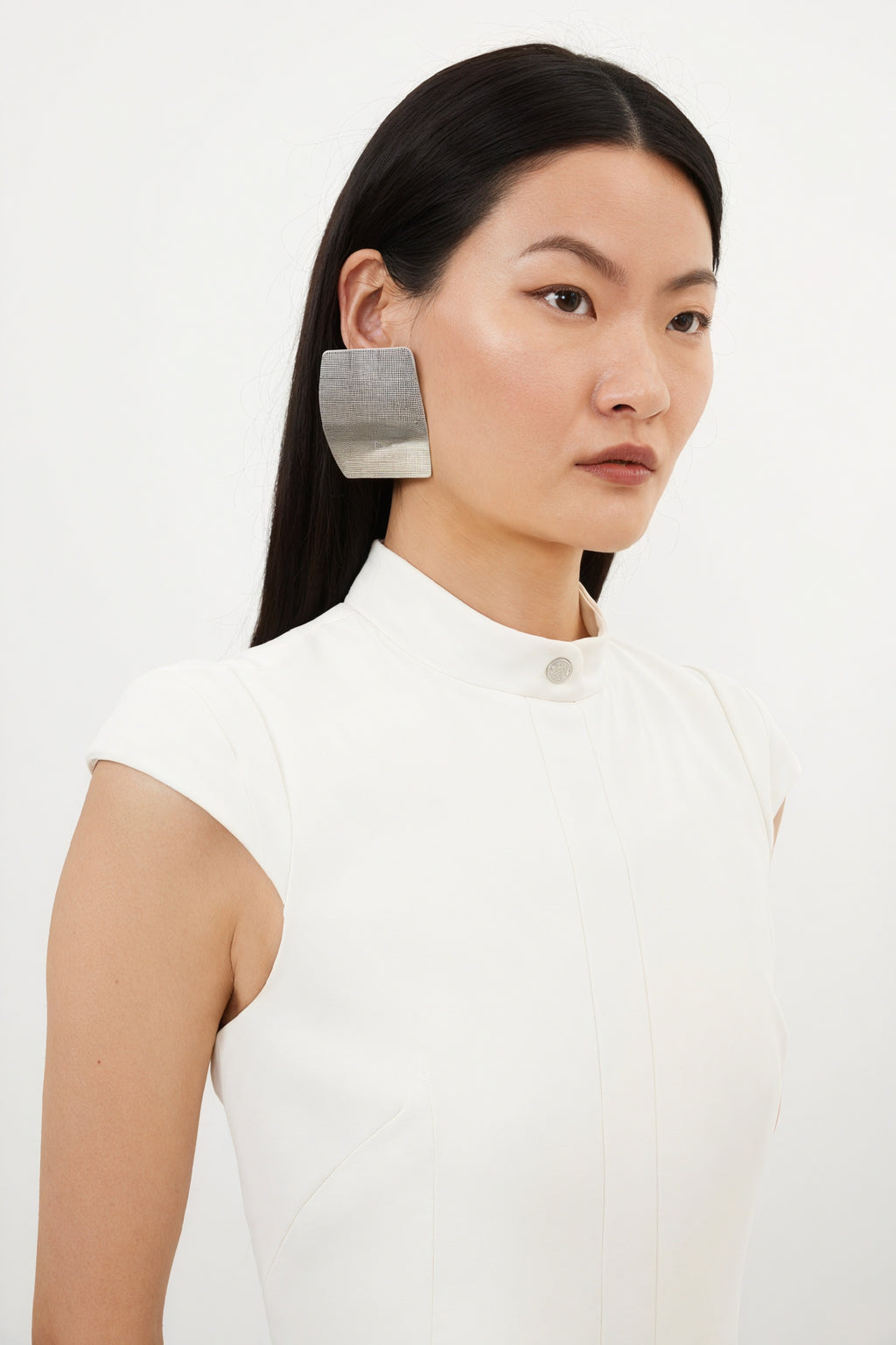 Minimalistisches Kleid mit plissiertem Detail