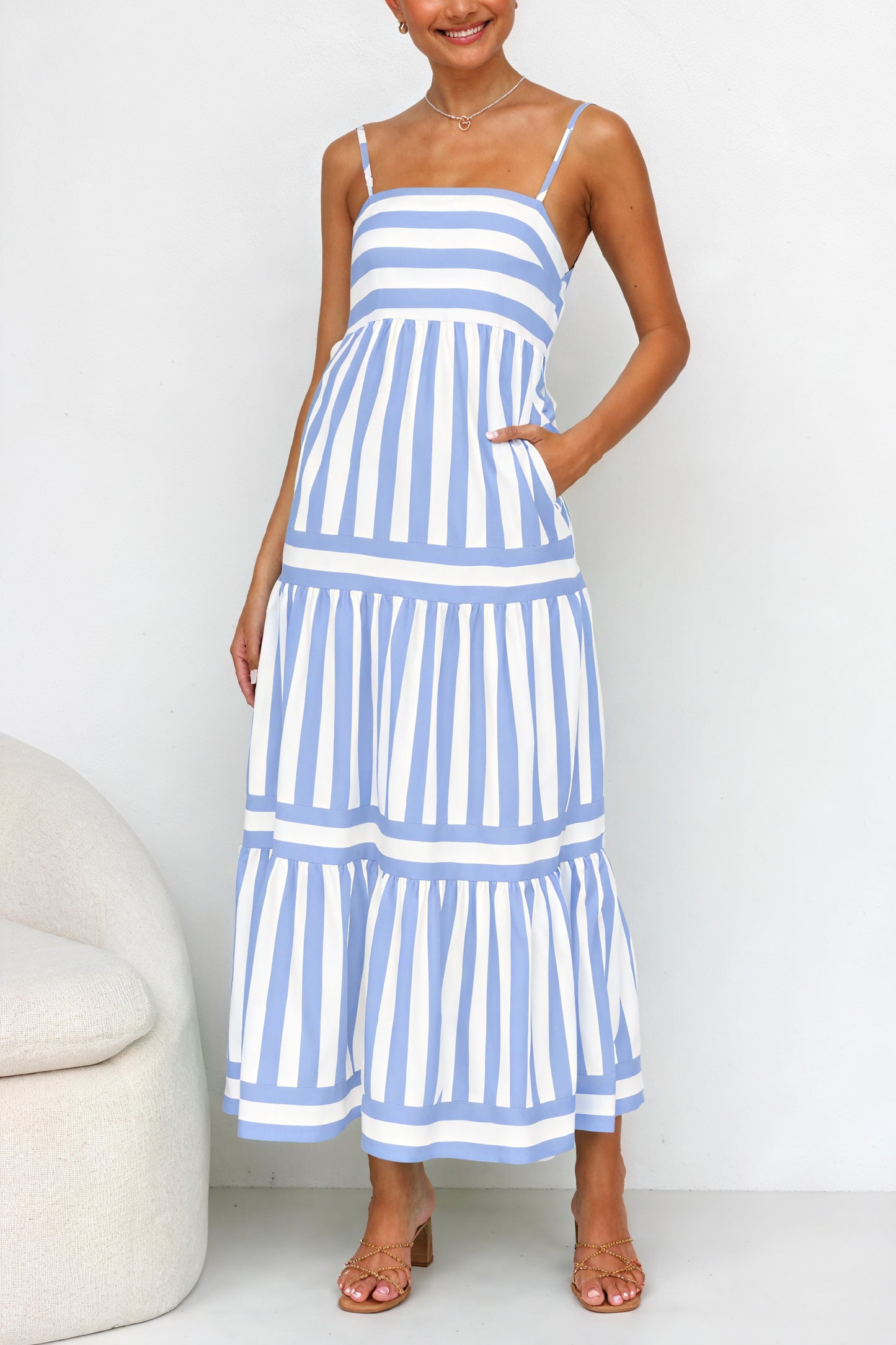 Sommerliches Maxi-Kleid mit Streifenmuster