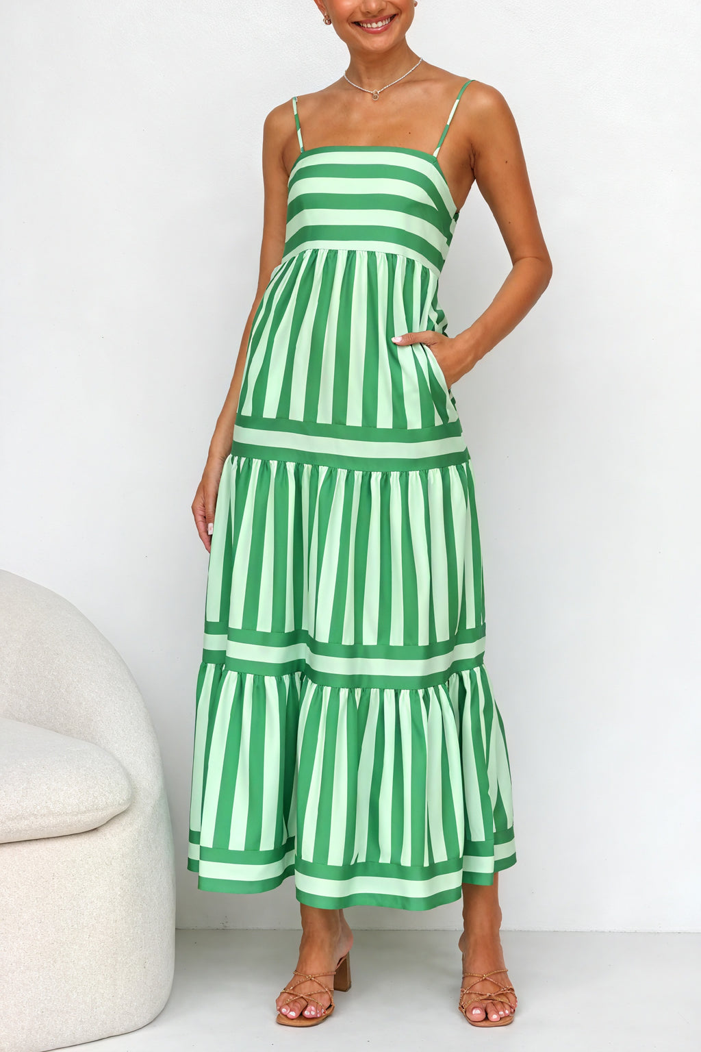 Sommerliches Maxi-Kleid mit Streifenmuster