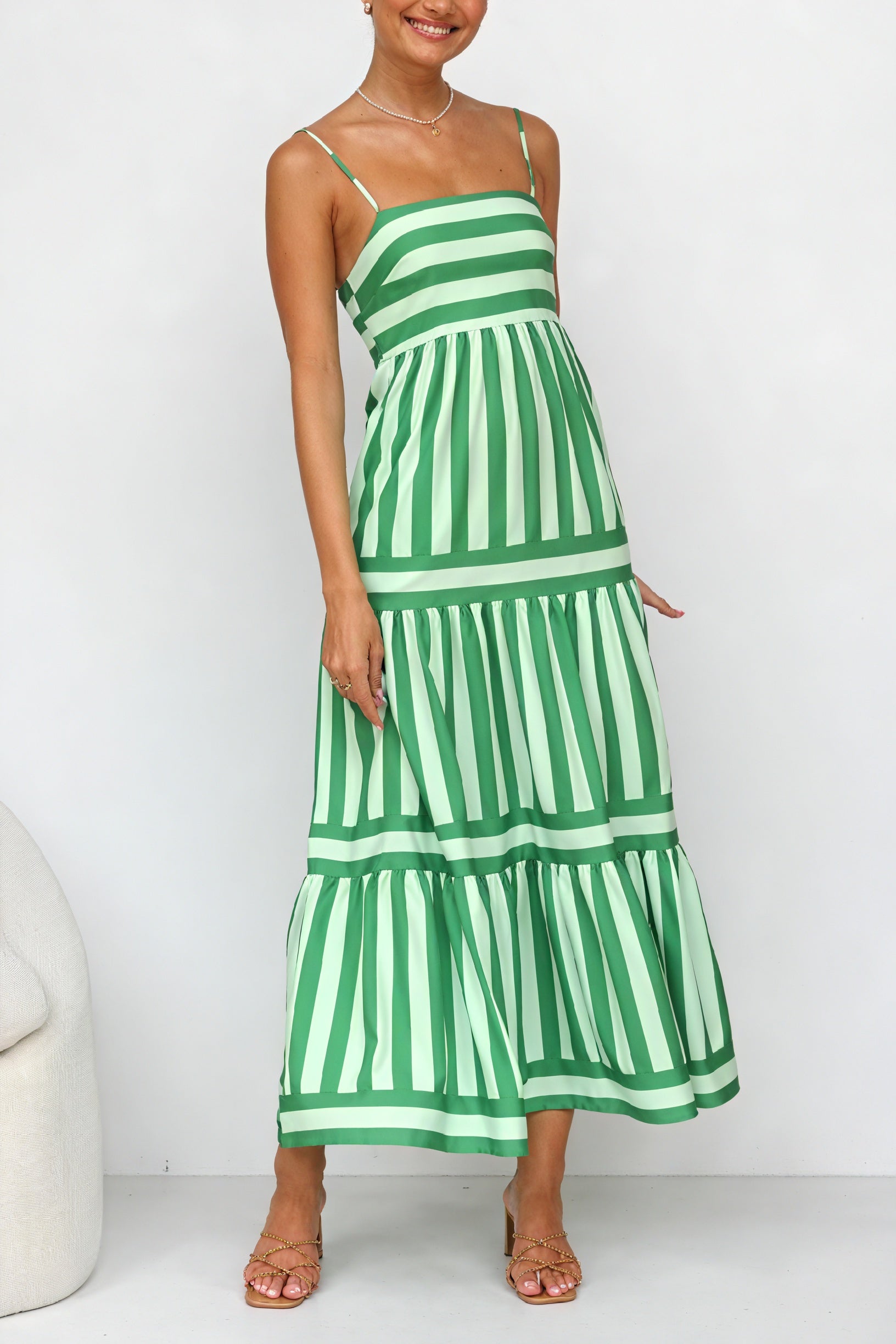 Sommerliches Maxi-Kleid mit Streifenmuster