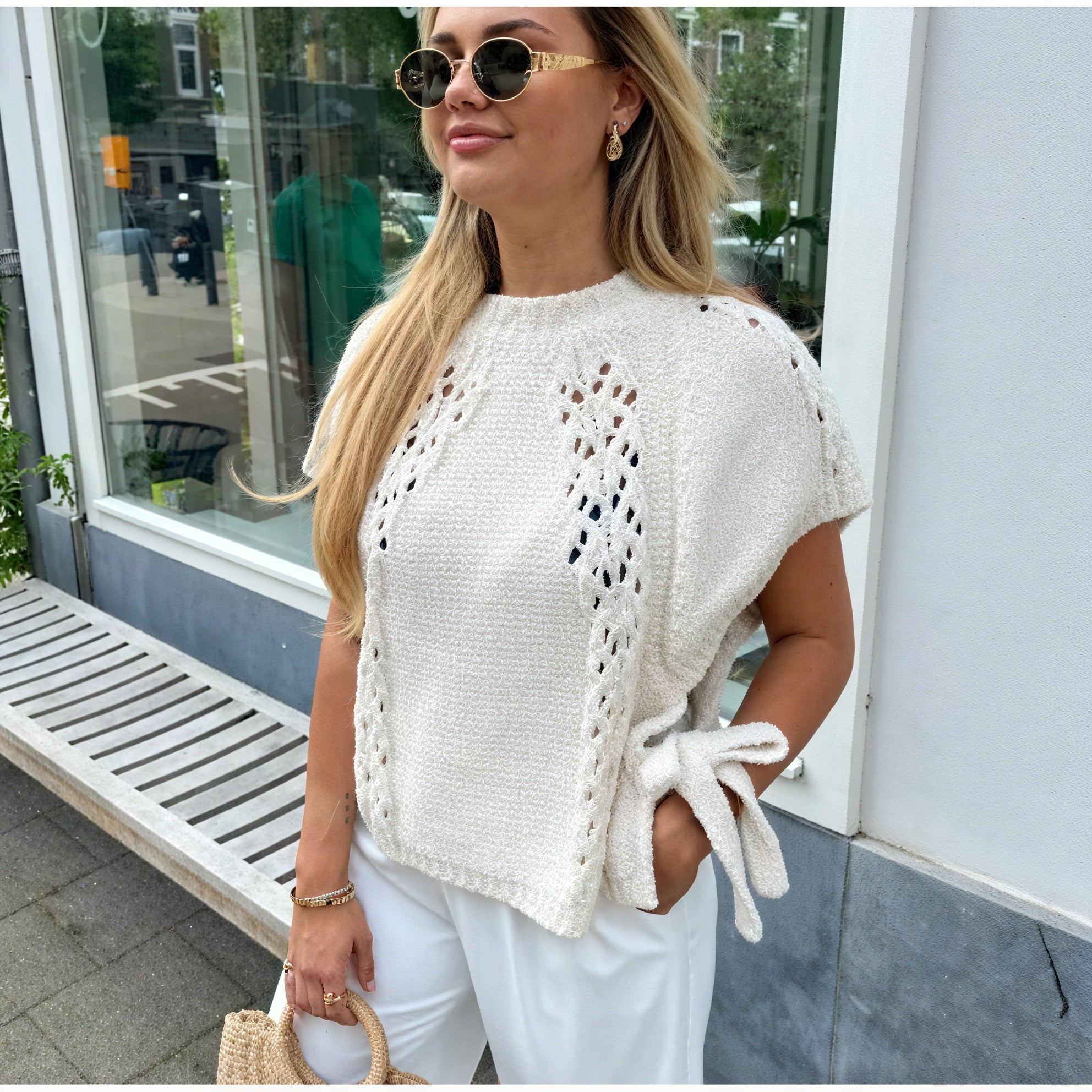 Gehäkeltes Top mit offenem Strickmuster