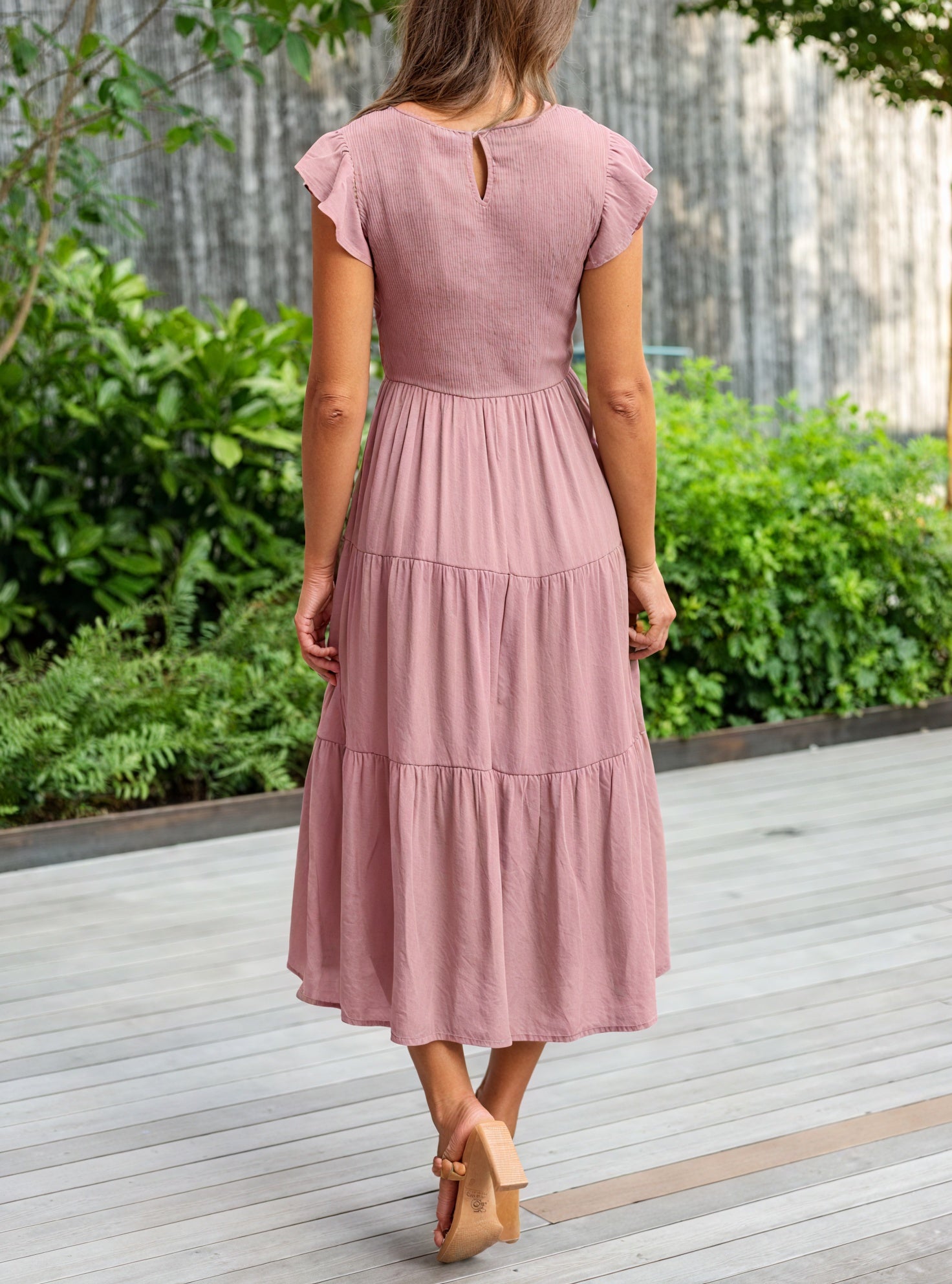 Kleid mit Stufenrock, Rüschenärmeln, Rundhals & fließendem Design – Ideal für Sommer & Freizeit-81634-705bb2d7-229a-42a9-8f86-a547f807efc4