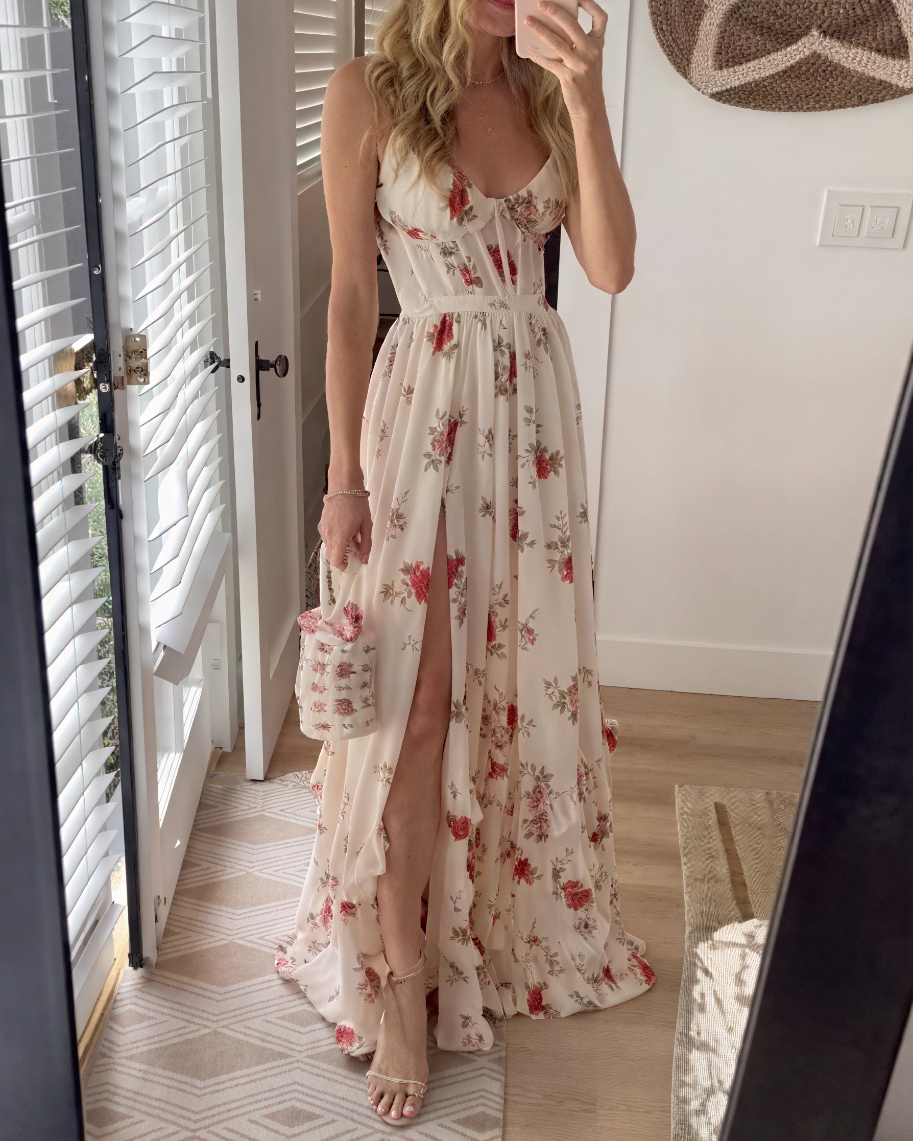 Fließendes Maxi-Kleid mit einzigartigem Blumenmuster, zarten Spaghettiträgern und hohem Schlitz – Perfekt für Sommer & Urlaub-81660-c2776744-db3d-4636-a910-f75376f73795