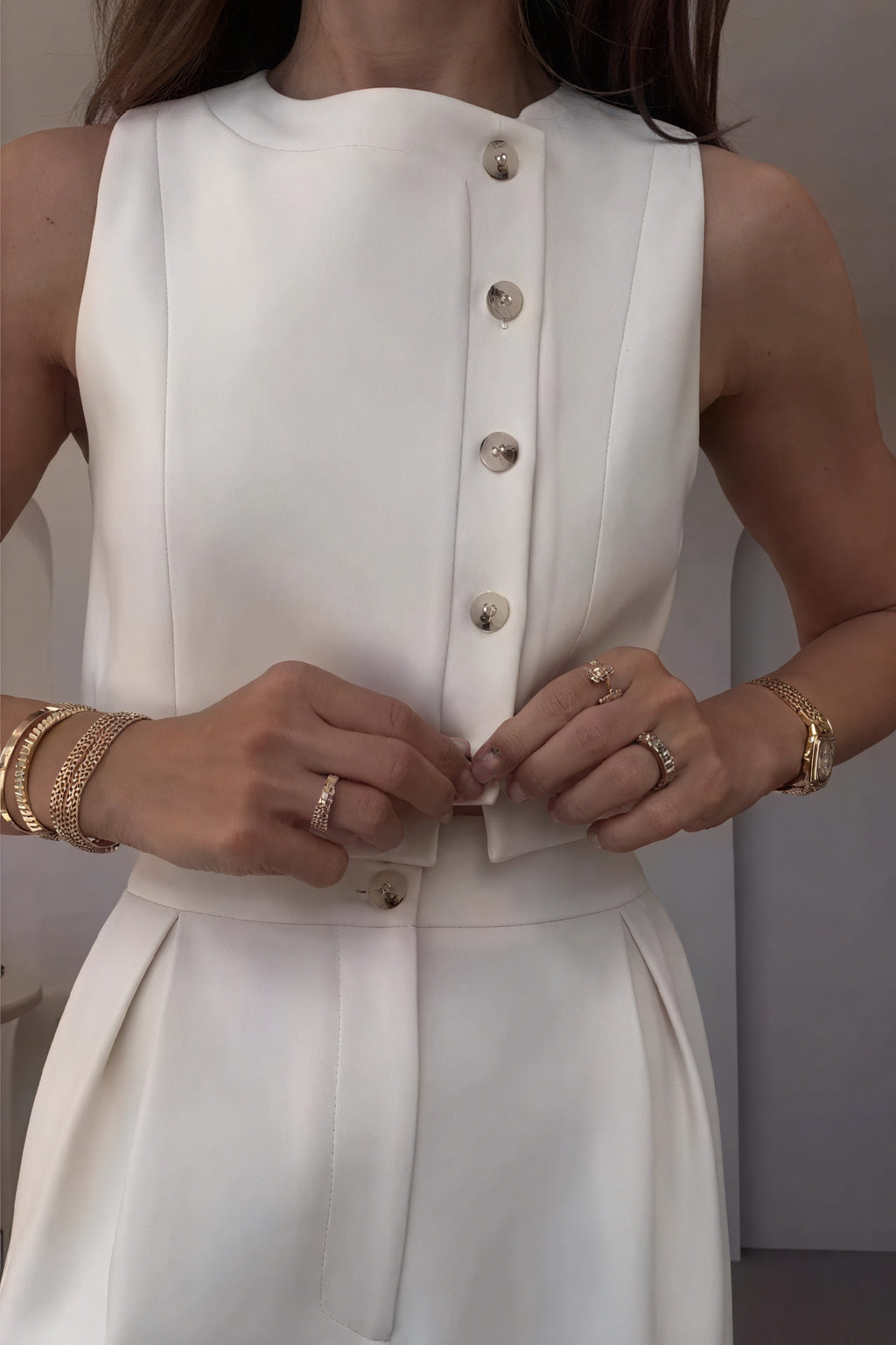 Minimalistischer Hosenanzug mit Cropped Top