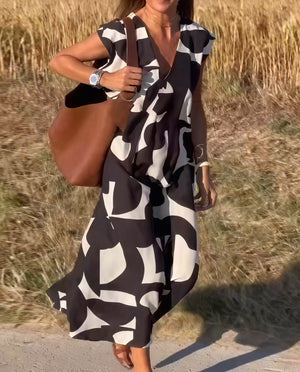 Fließendes Kleid mit abstraktem Muster