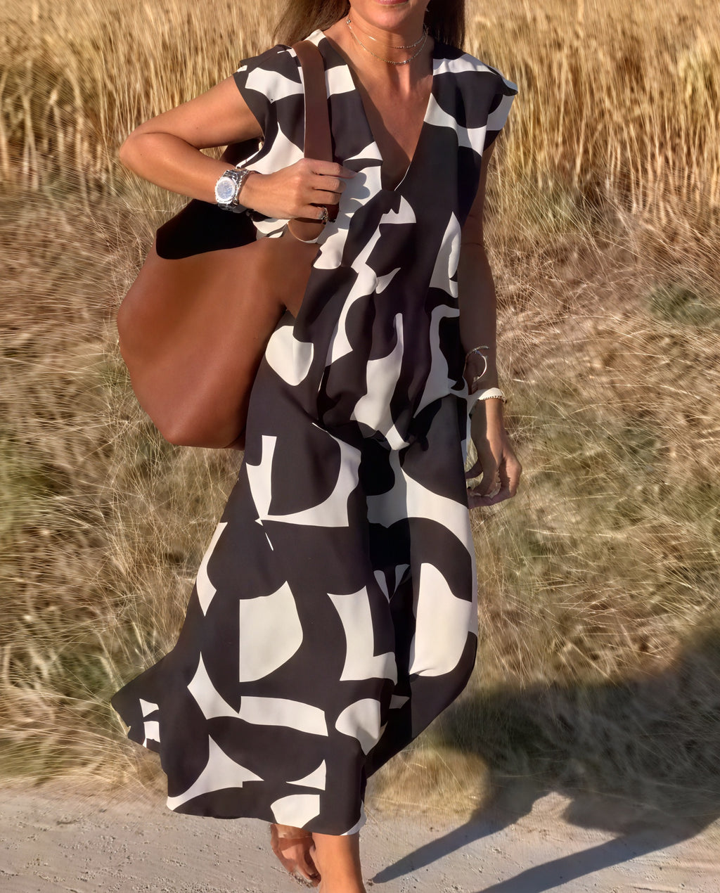 Fließendes Kleid mit abstraktem Muster