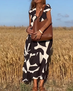 Fließendes Kleid mit abstraktem Muster