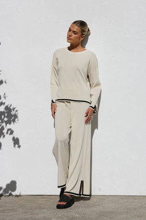 Kuscheliger Strickanzug mit Weitem Bein