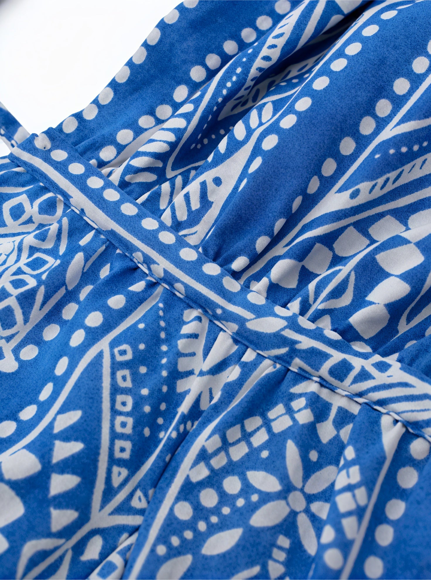 Fließendes Sommerkleid mit Neckholder