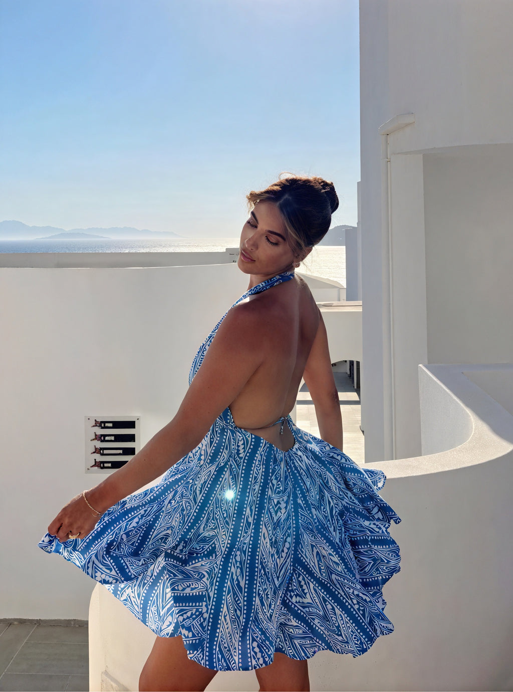 Fließendes Sommerkleid mit Neckholder