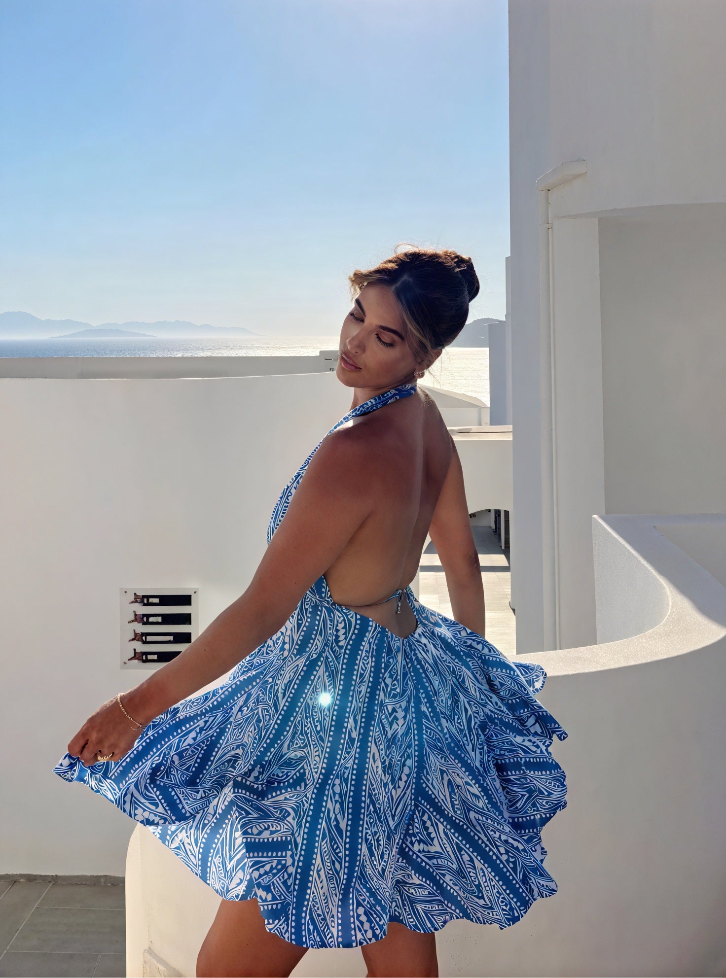 Fließendes Sommerkleid mit Neckholder