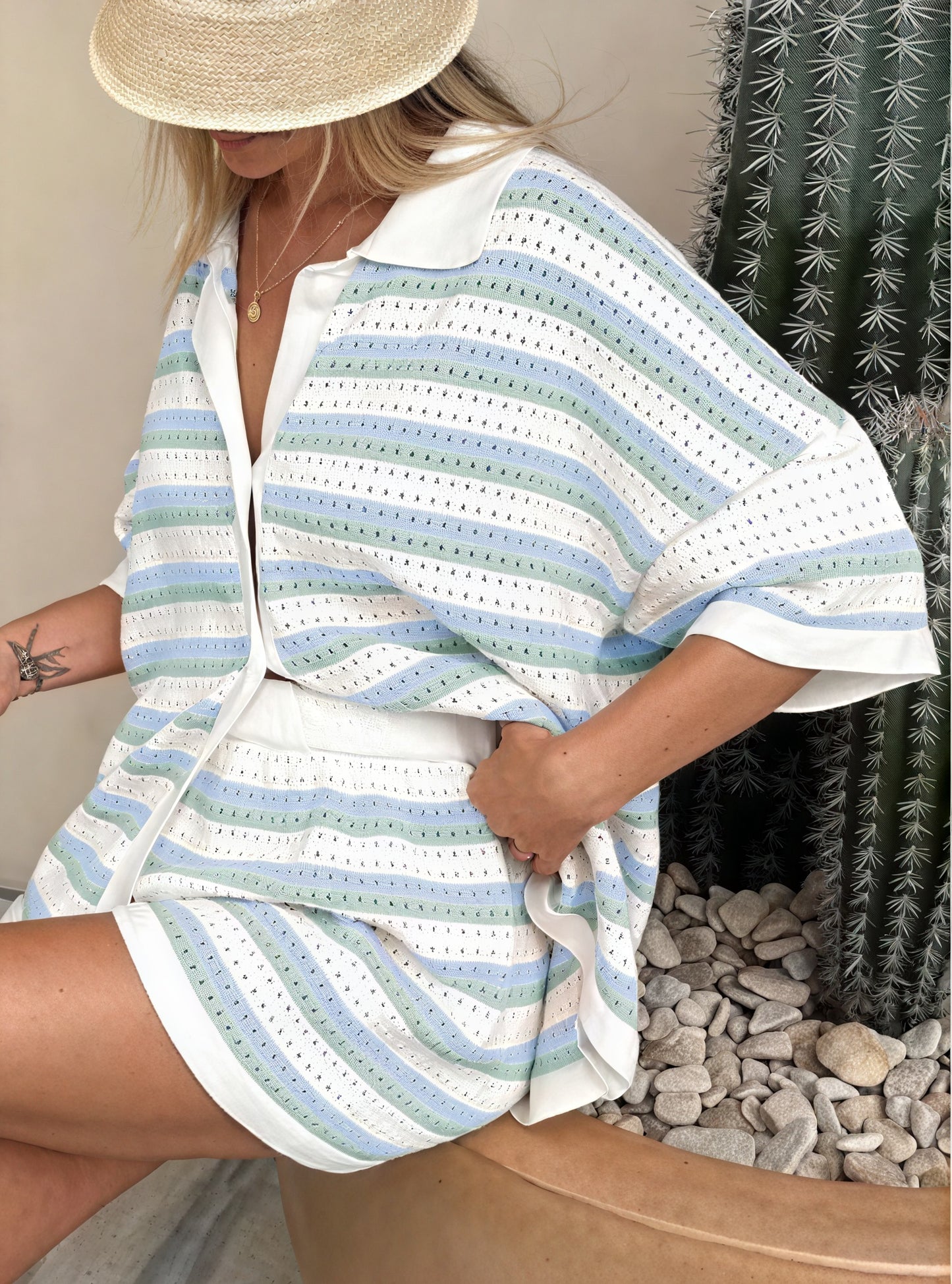 Gestreiftes Strick-Top mit Knopfleiste