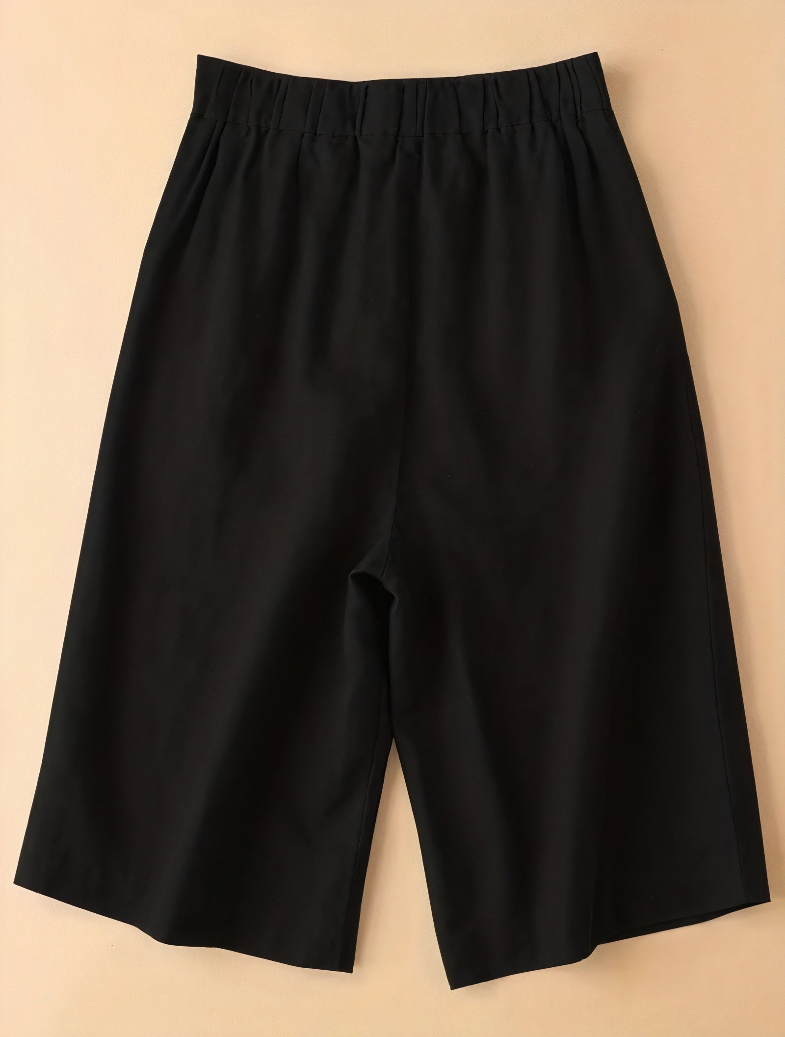 Weitgeschnittene Culottes mit hohem Bund