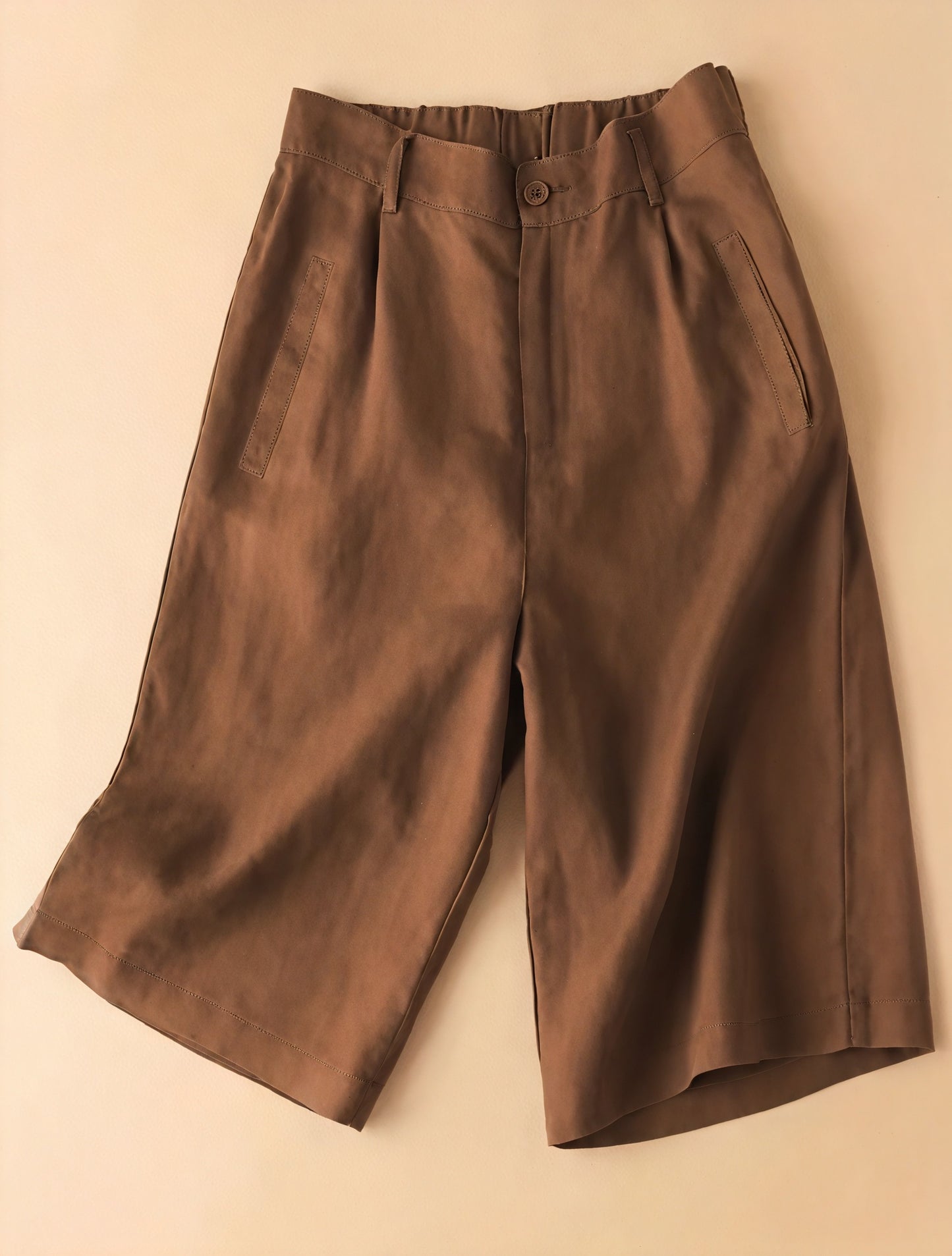 Weitgeschnittene Culottes mit hohem Bund