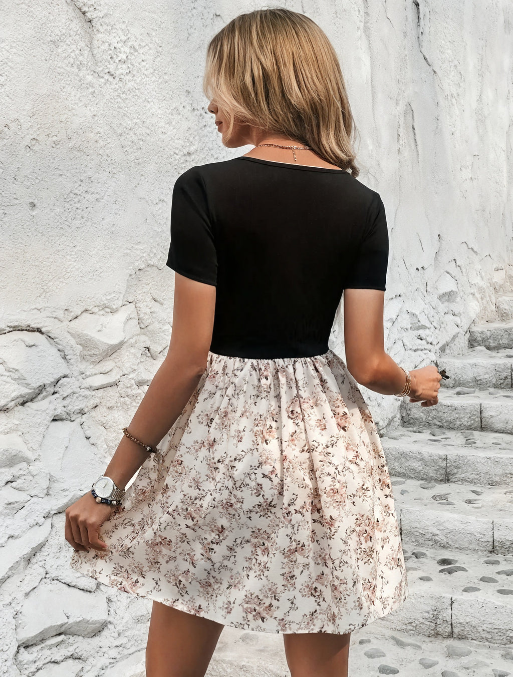 Damen Kleid mit Quadratischem Ausschnitt, Kurzen Ärmeln, Fließendem Blumenrock & Zweiteil-Optik – Feminines Sommerkleid für Freizeit-82320-3aa00063-3fd6-46f8-a7af-9b9c49cada6b