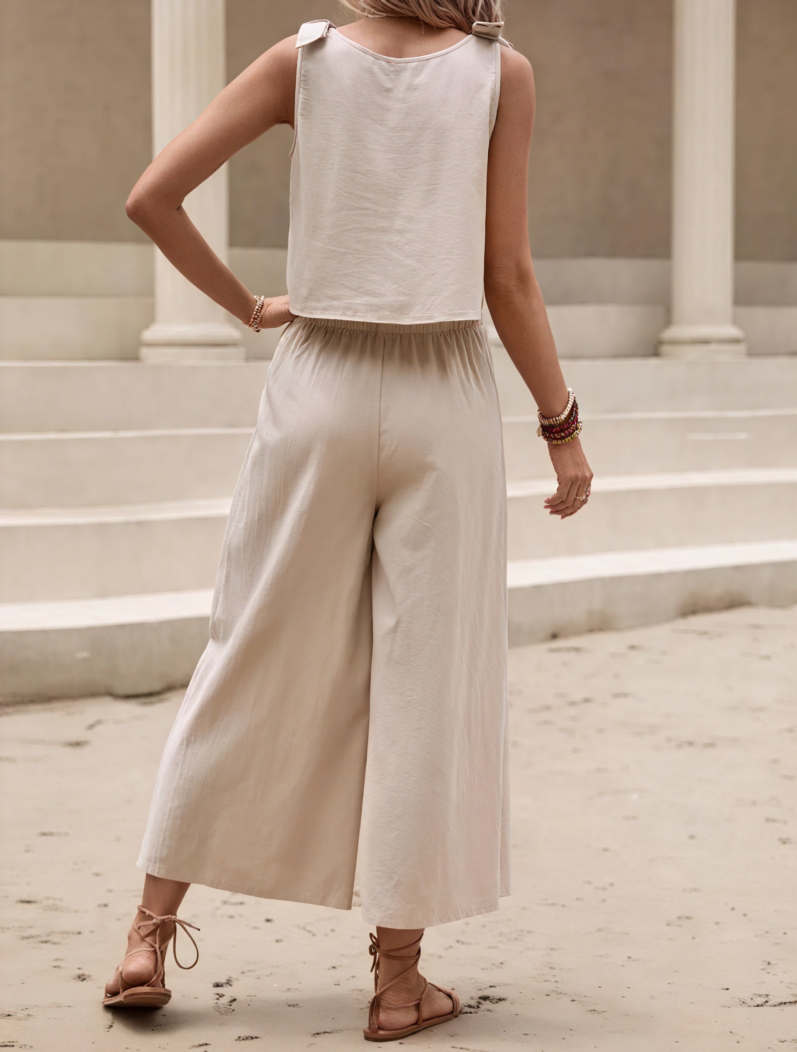 Sommerliches Crop-Top & Hose Ensemble