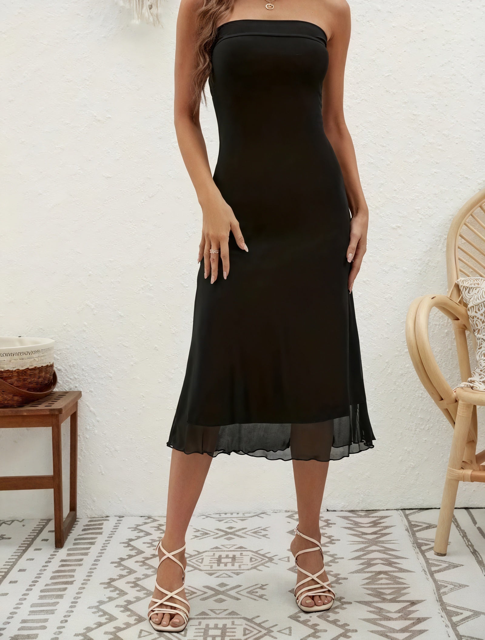 Elegantes Midi-Kleid mit schimmerndem Overlay