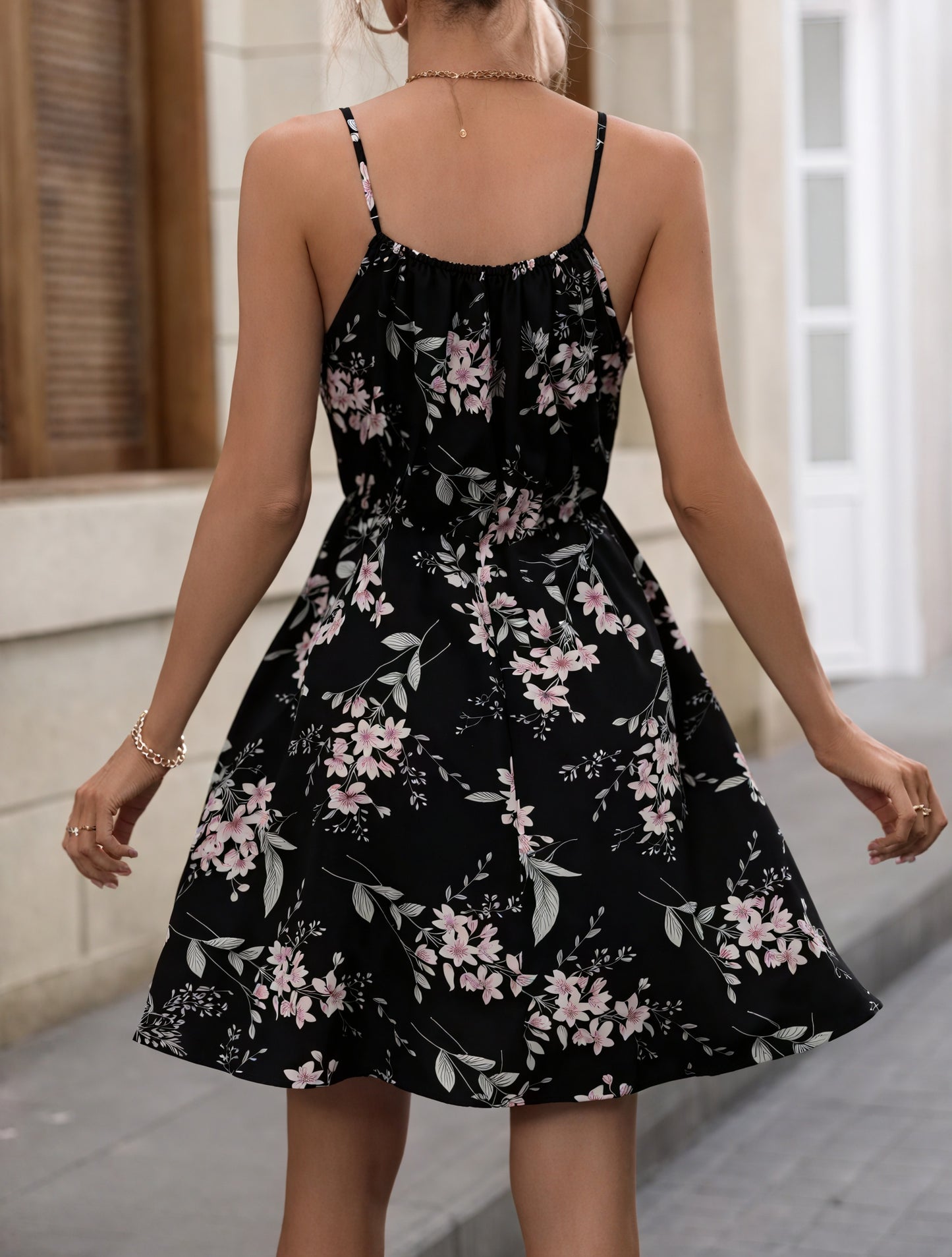Geblümtes Sommerkleid mit Taillen Detail