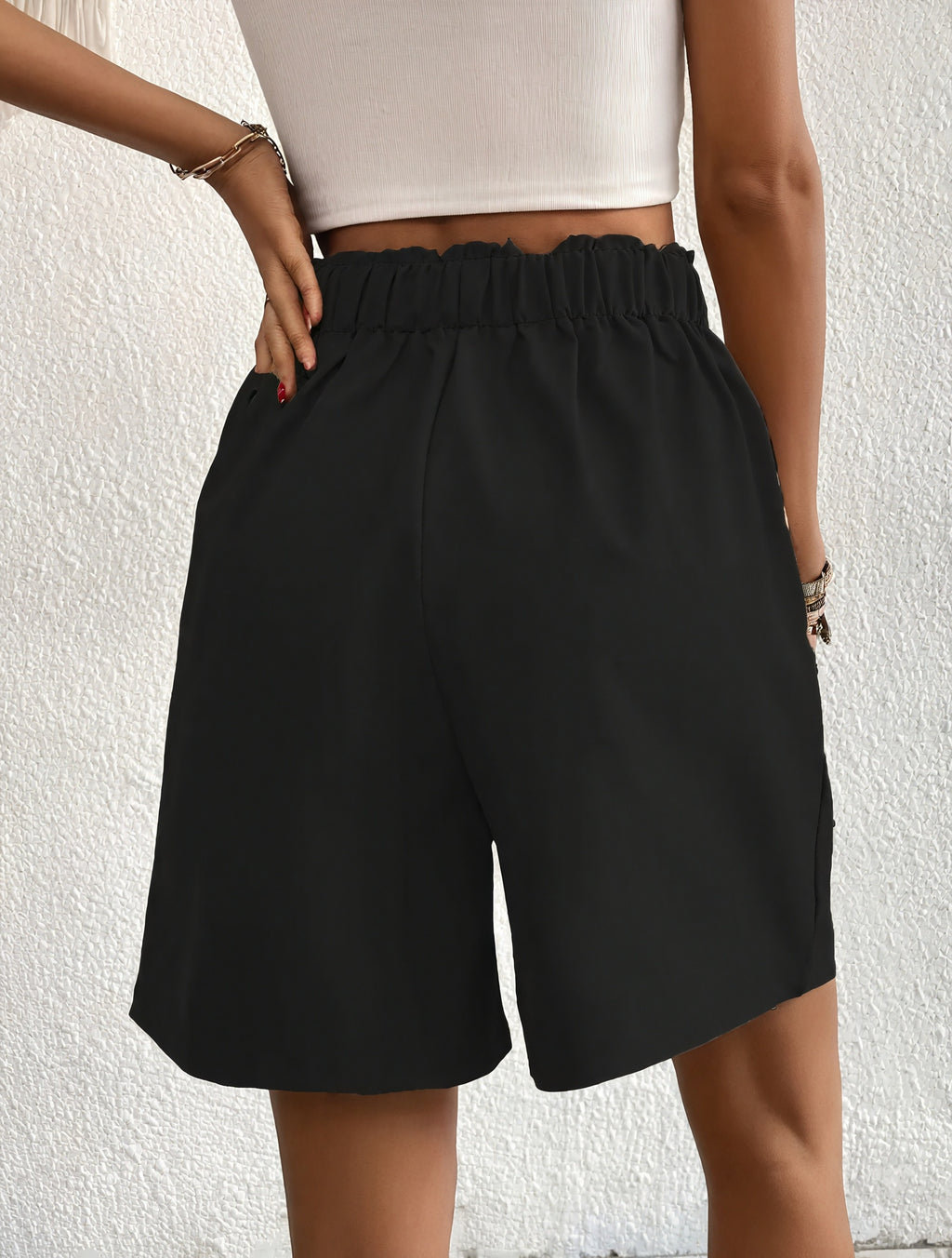 Taillenhohe Shorts mit weitem Bein
