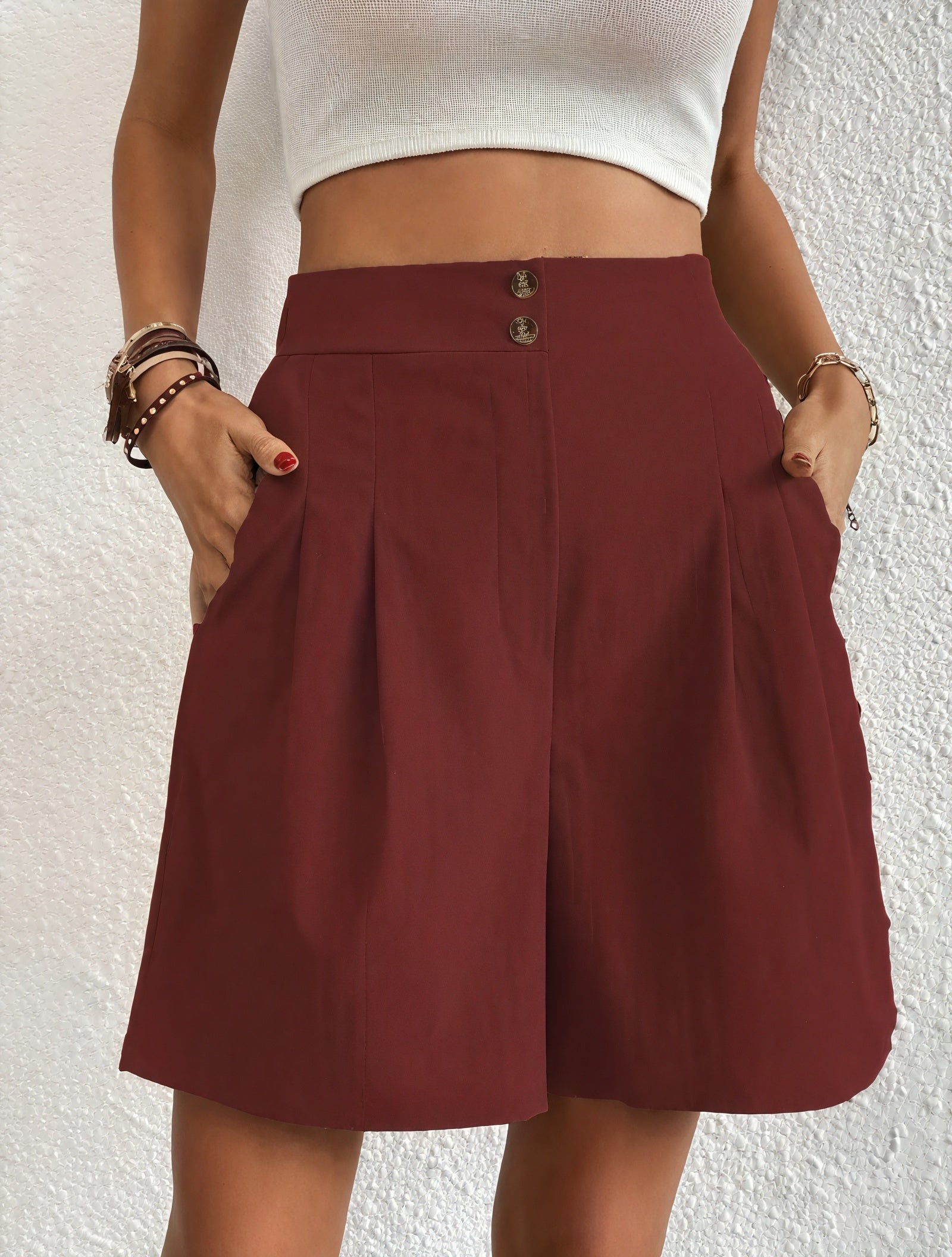 Taillenhohe Shorts mit weitem Bein