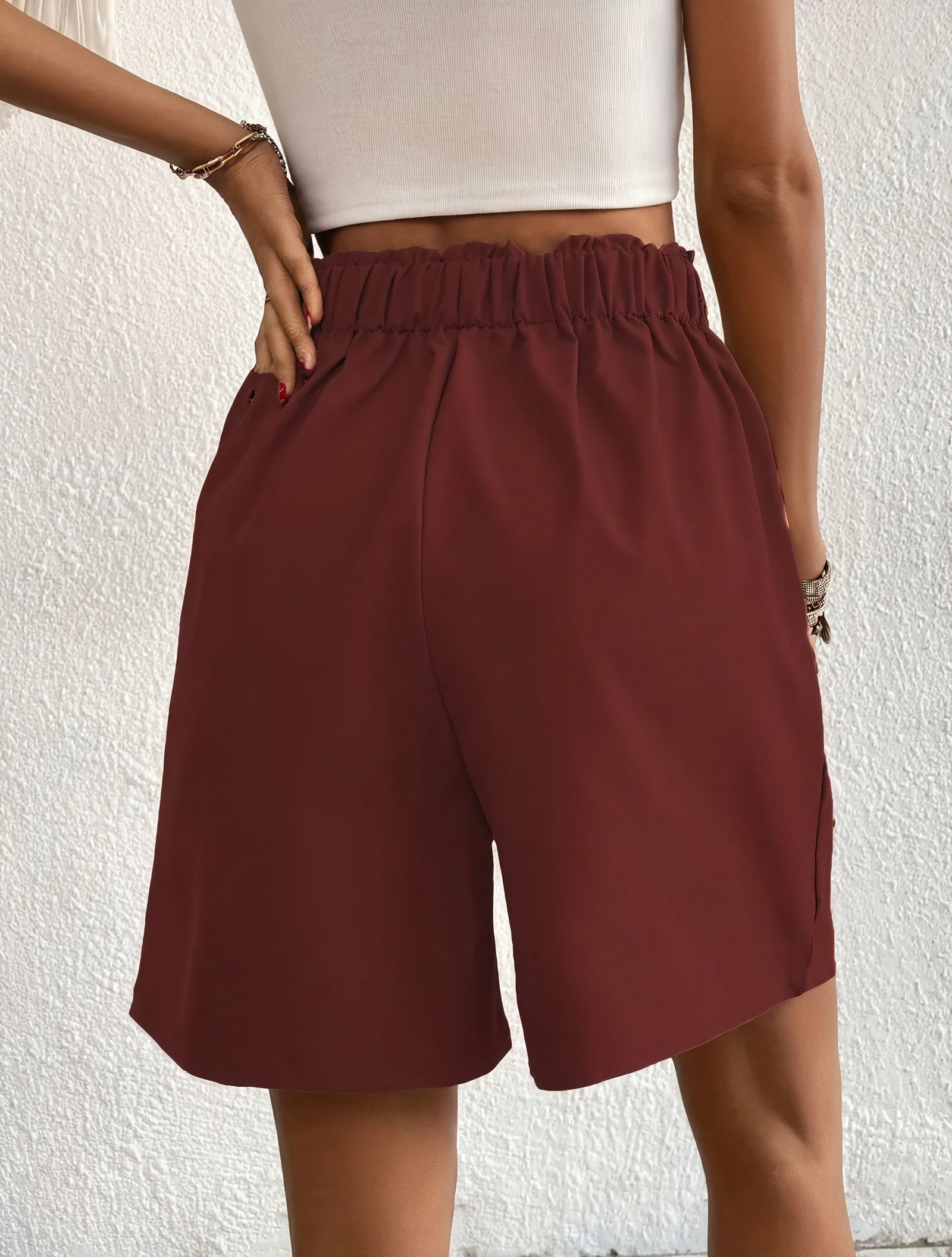 Taillenhohe Shorts mit weitem Bein