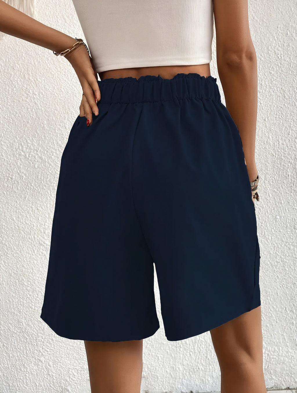 Taillenhohe Shorts mit weitem Bein