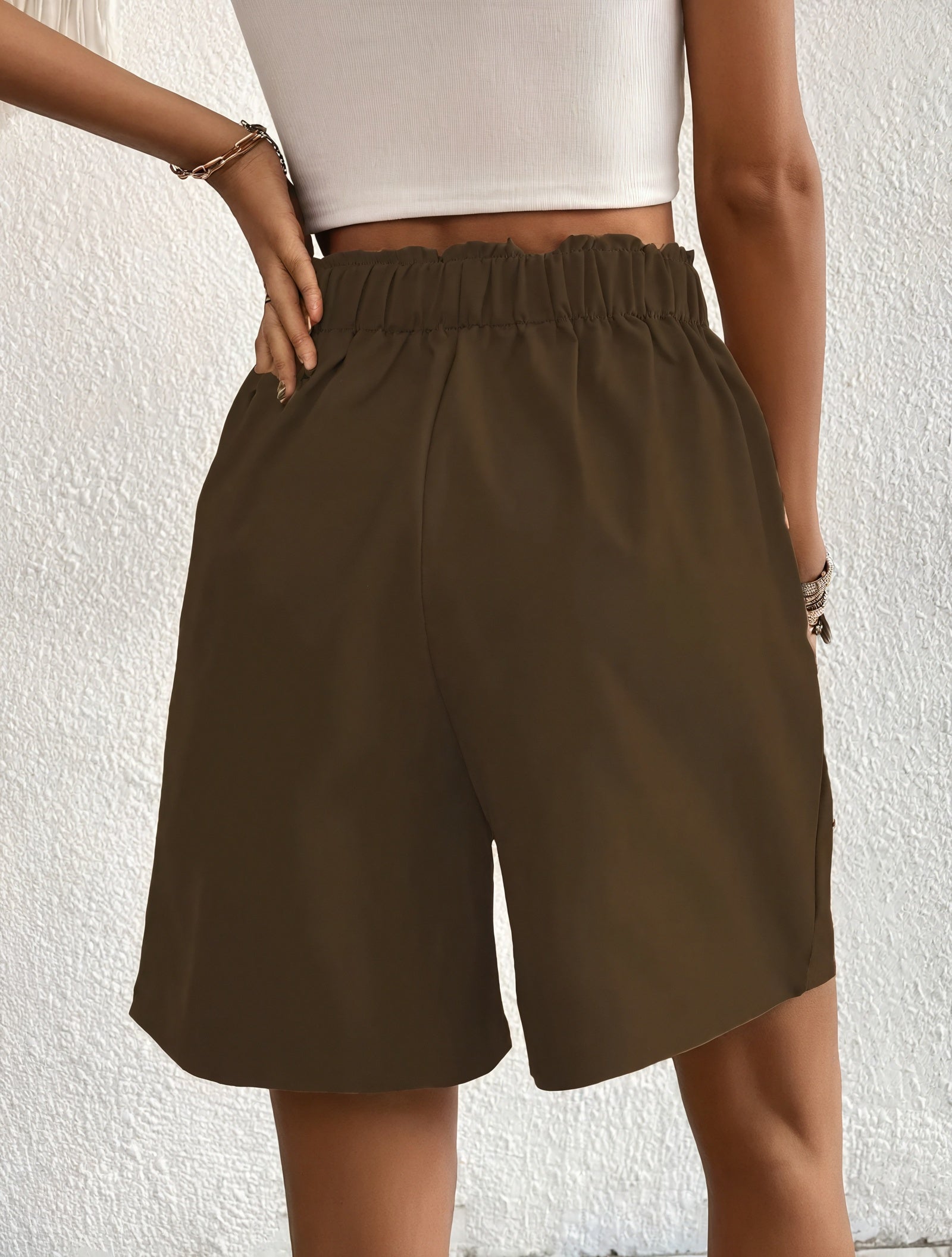 Taillenhohe Shorts mit weitem Bein