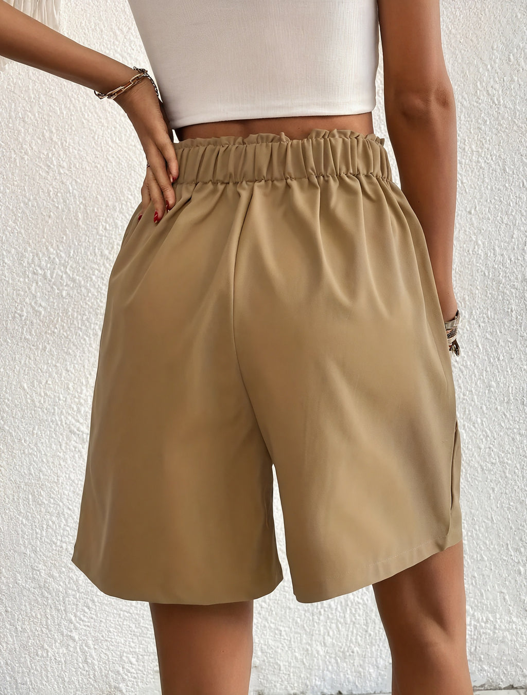 Taillenhohe Shorts mit weitem Bein