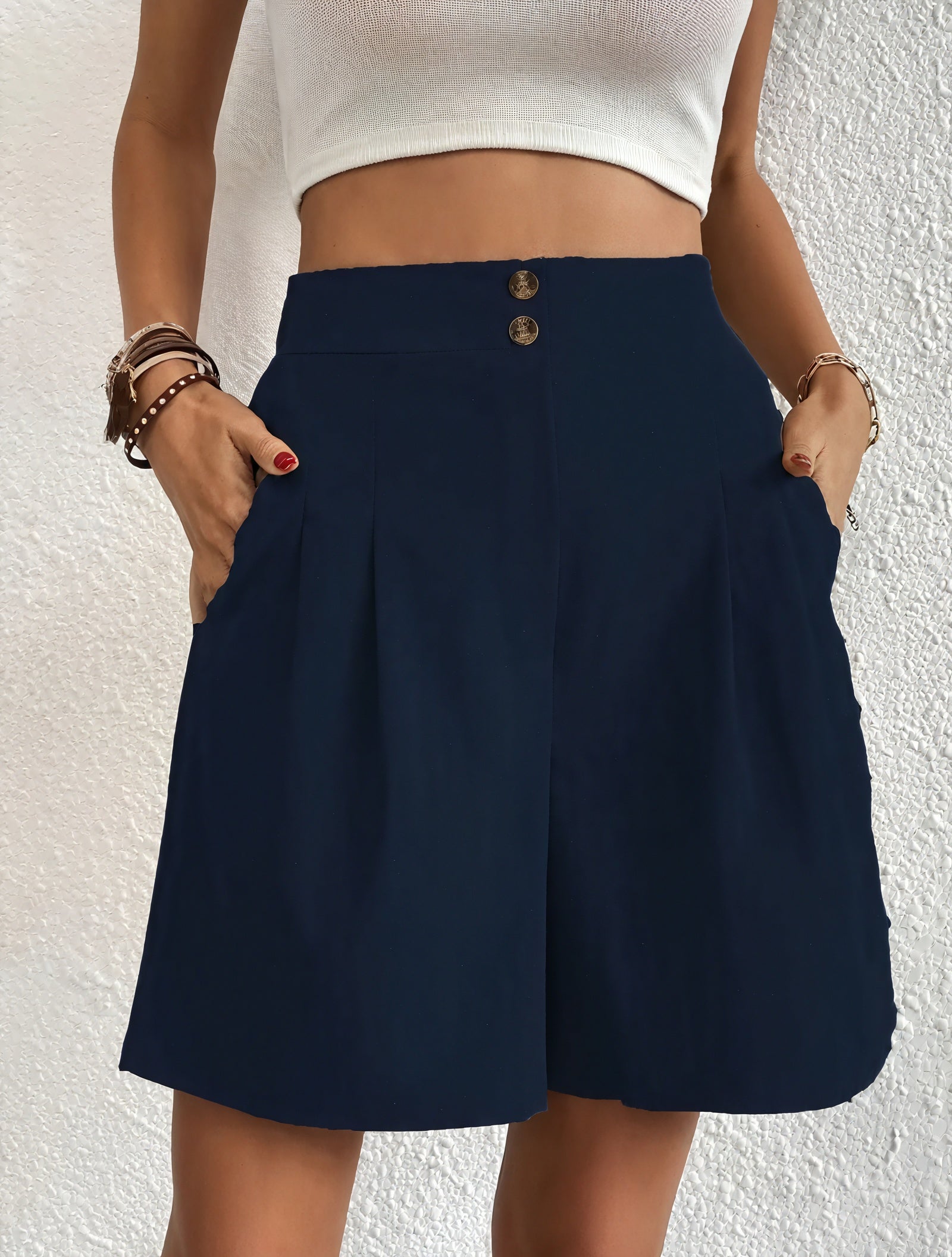 Taillenhohe Shorts mit weitem Bein