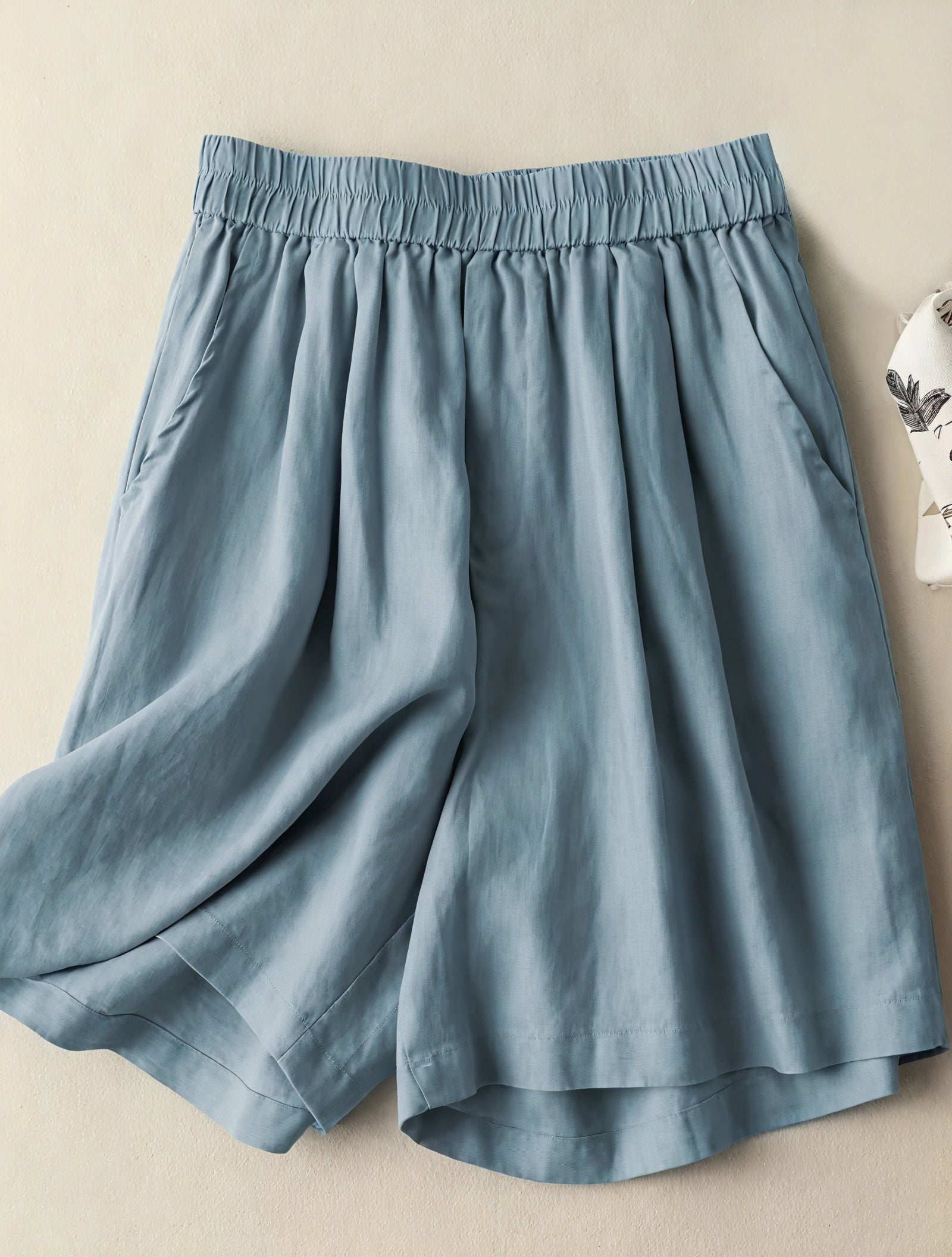 High-Waist Shorts mit Weitem Bein
