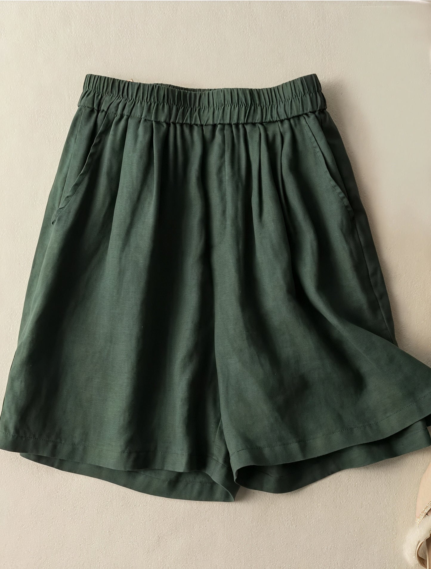 High-Waist Shorts mit Weitem Bein
