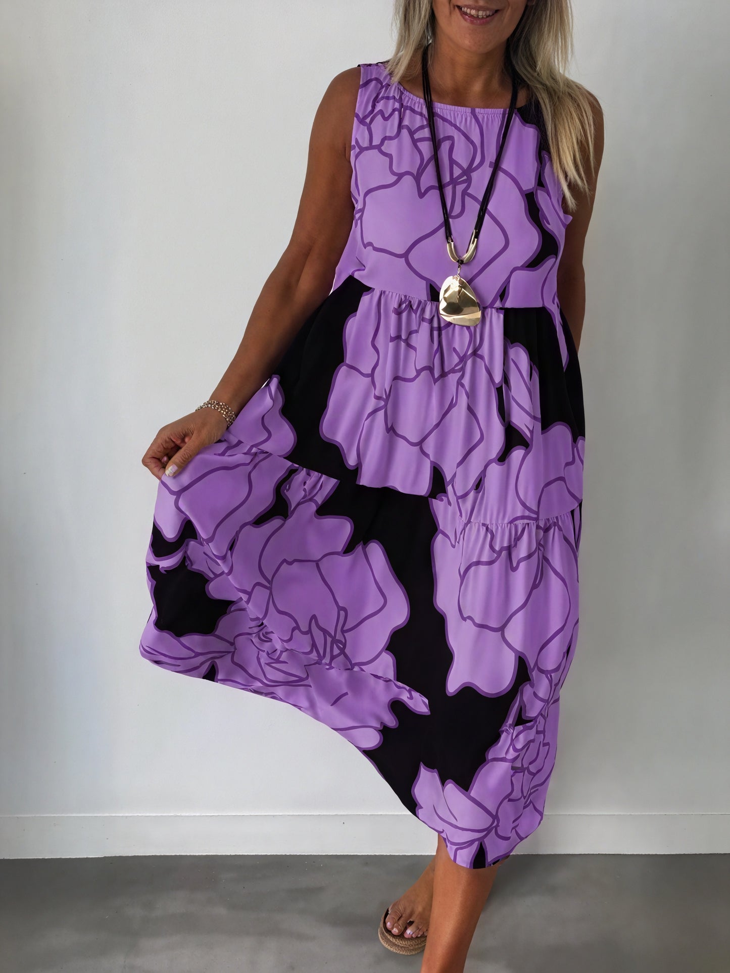 Geblümtes Midi-Kleid mit Stufenrock