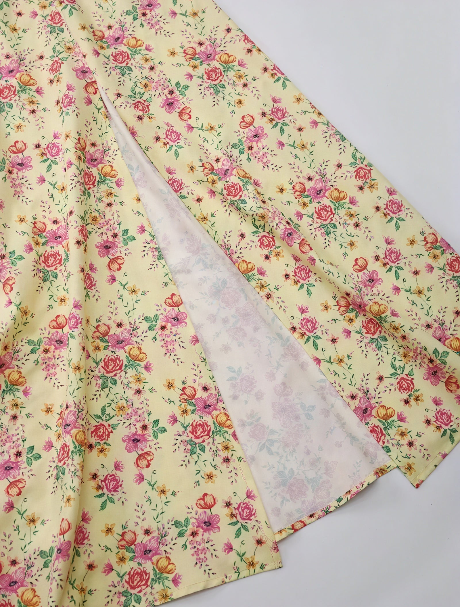 Geblümtes Maxikleid Eckiger Ausschnitt Puffärmel Hoher Schlitz Romantischer Sommerlook-82654-b13f5280-4566-459c-8b59-1721a9eb31f2