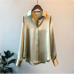 Seidenbluse mit Knopfleiste